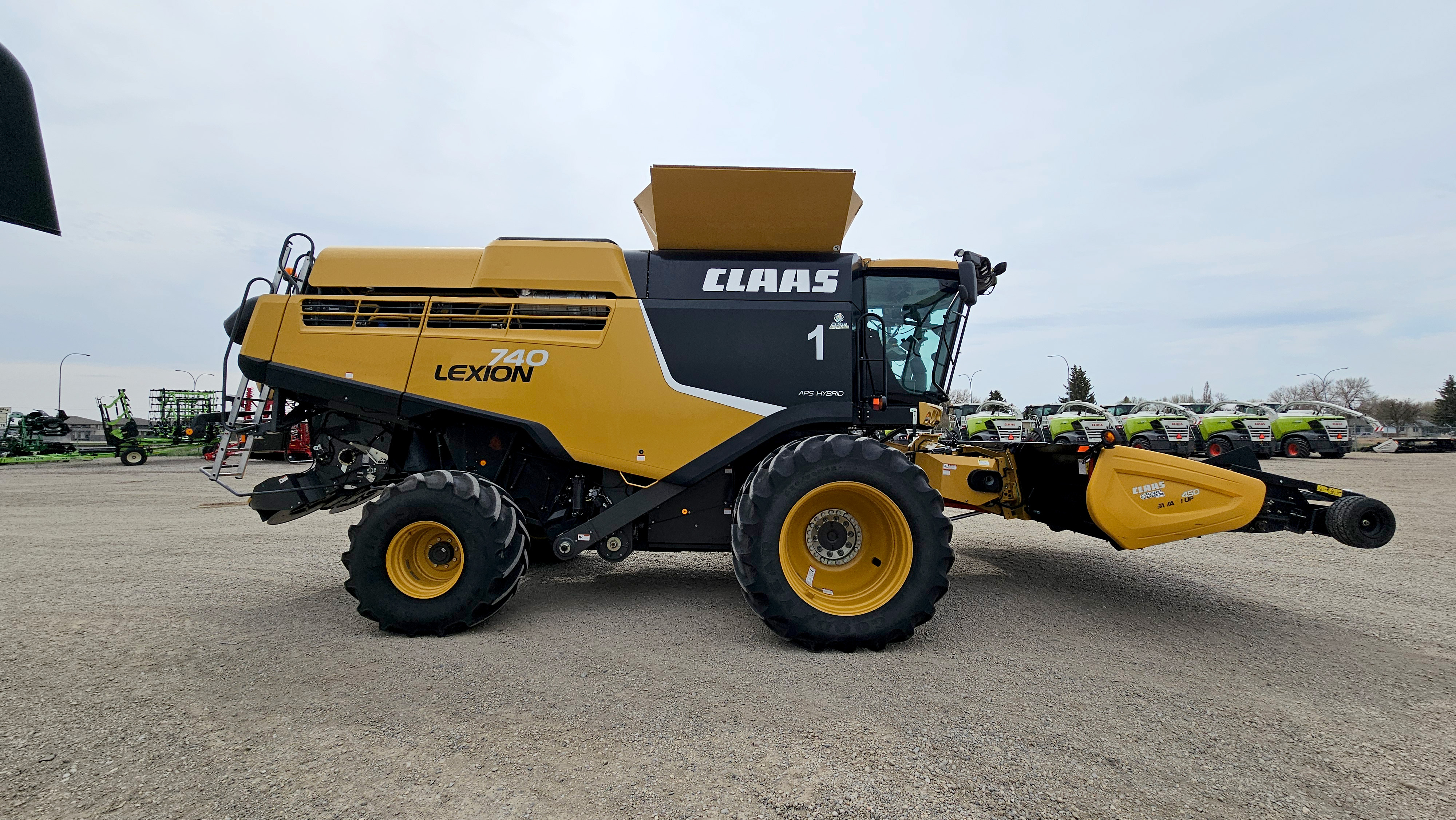 2017 CLAAS 740 Combine