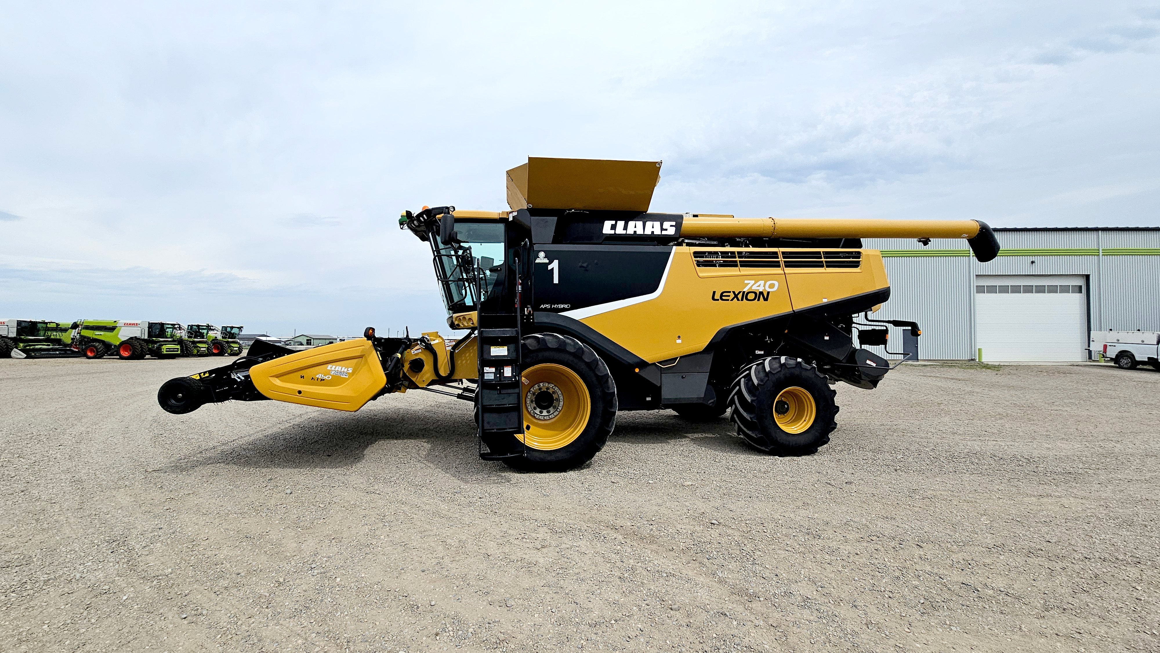 2017 CLAAS 740 Combine