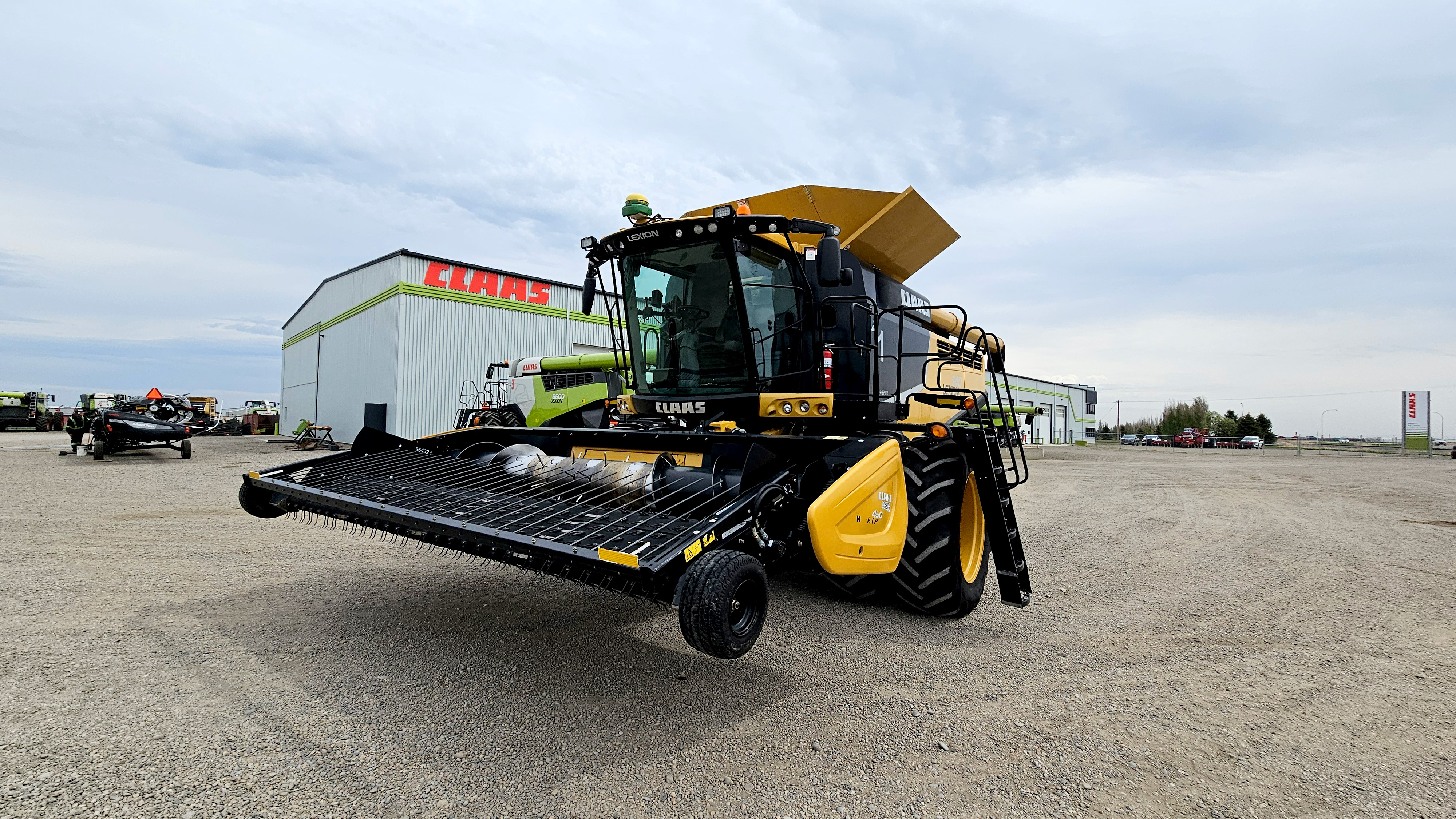 2017 CLAAS 740 Combine