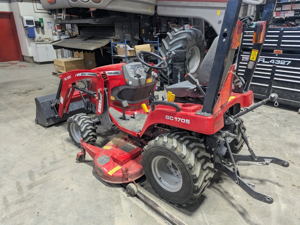2013 Massey Ferguson GC1705 Tractor