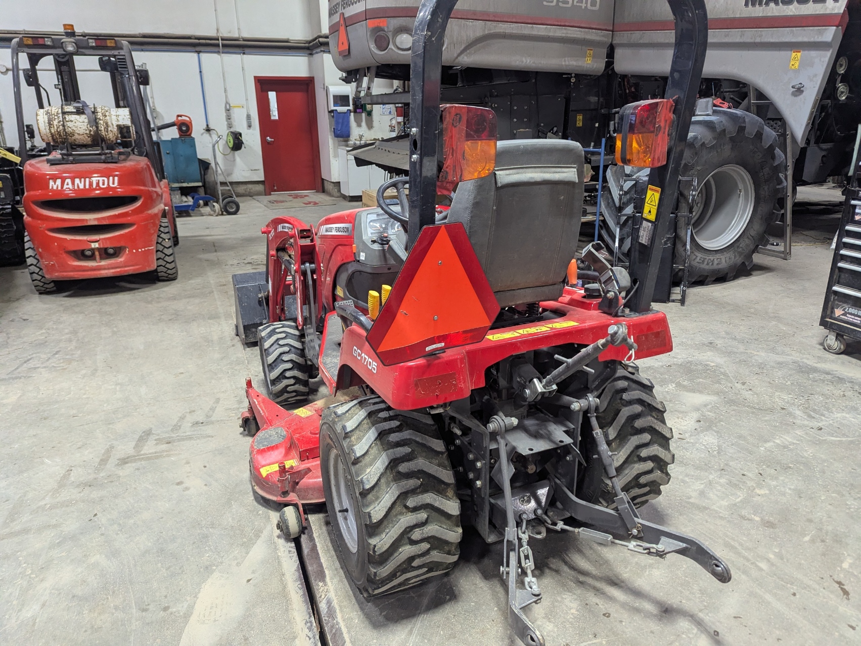 2013 Massey Ferguson GC1705 Tractor