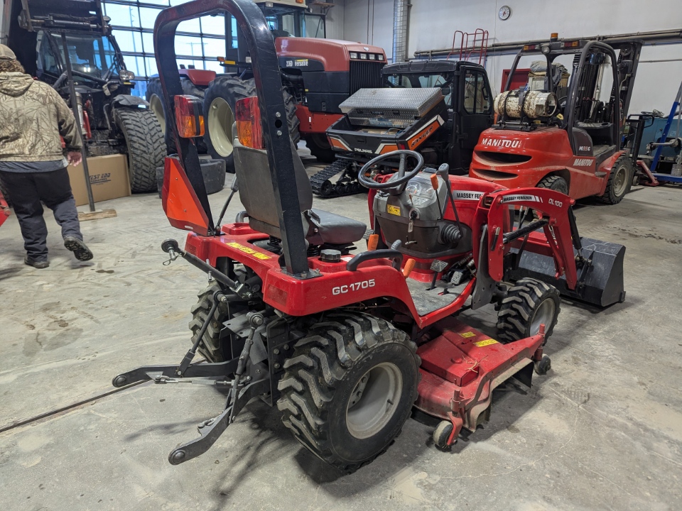 2013 Massey Ferguson GC1705 Tractor
