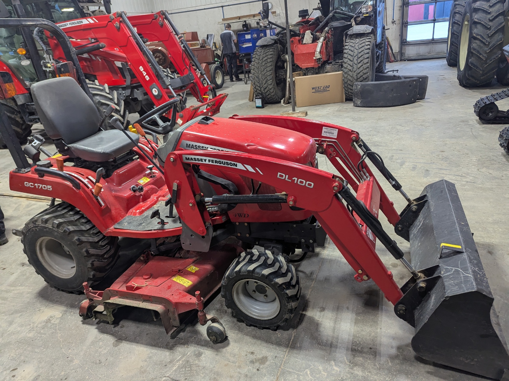 2013 Massey Ferguson GC1705 Tractor