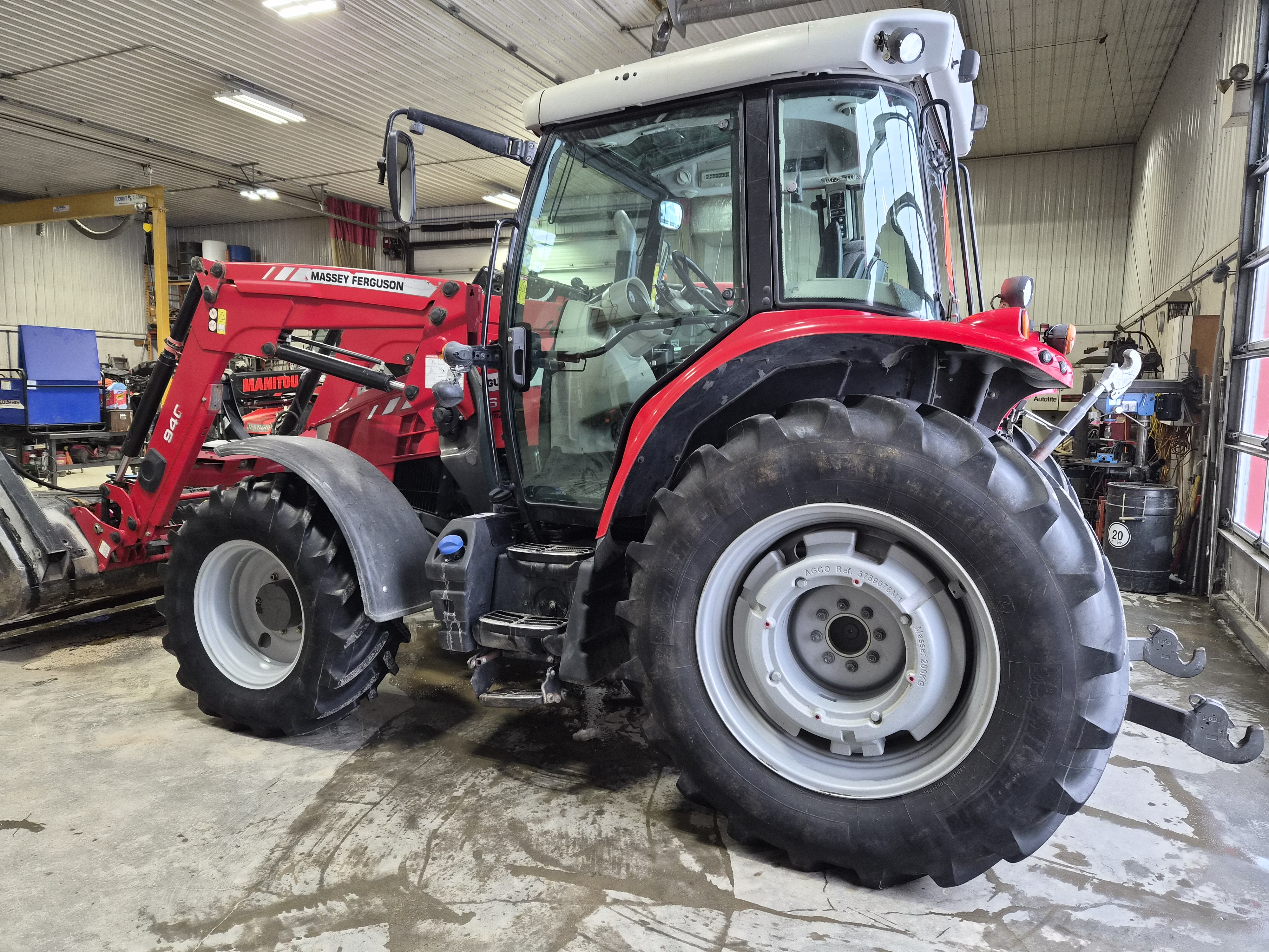 2014 Massey Ferguson 5612 Classic Tractor
