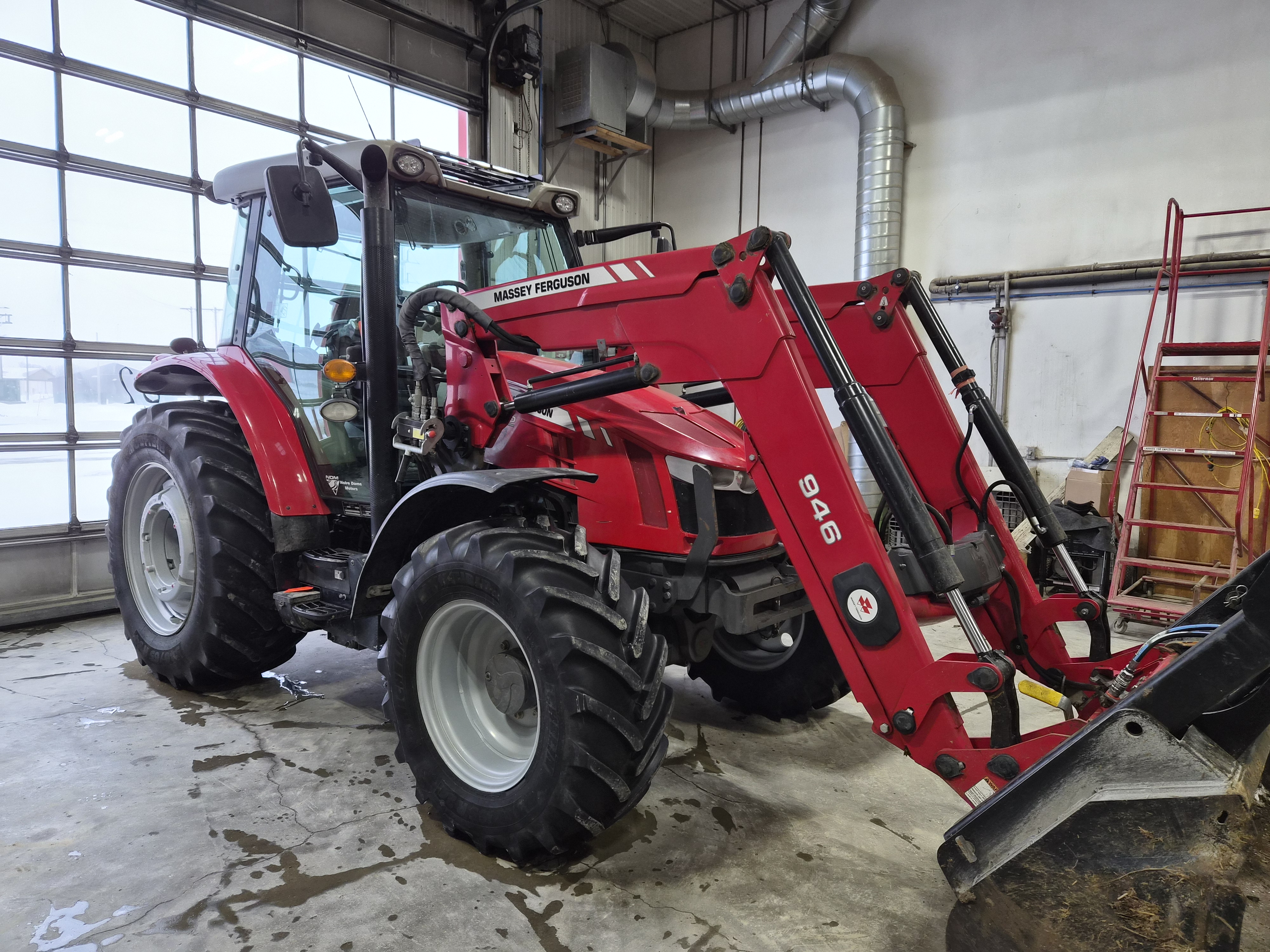 2014 Massey Ferguson 5612 Classic Tractor