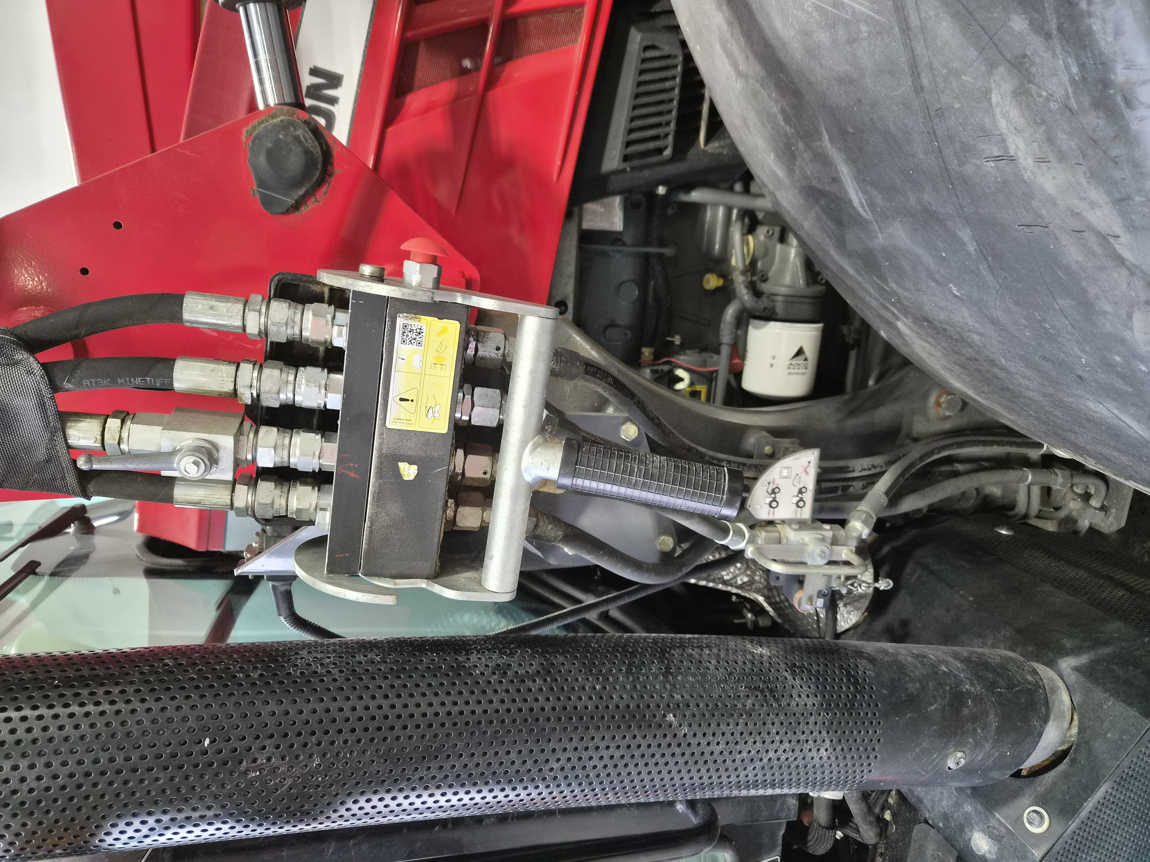 2014 Massey Ferguson 5612 Classic Tractor