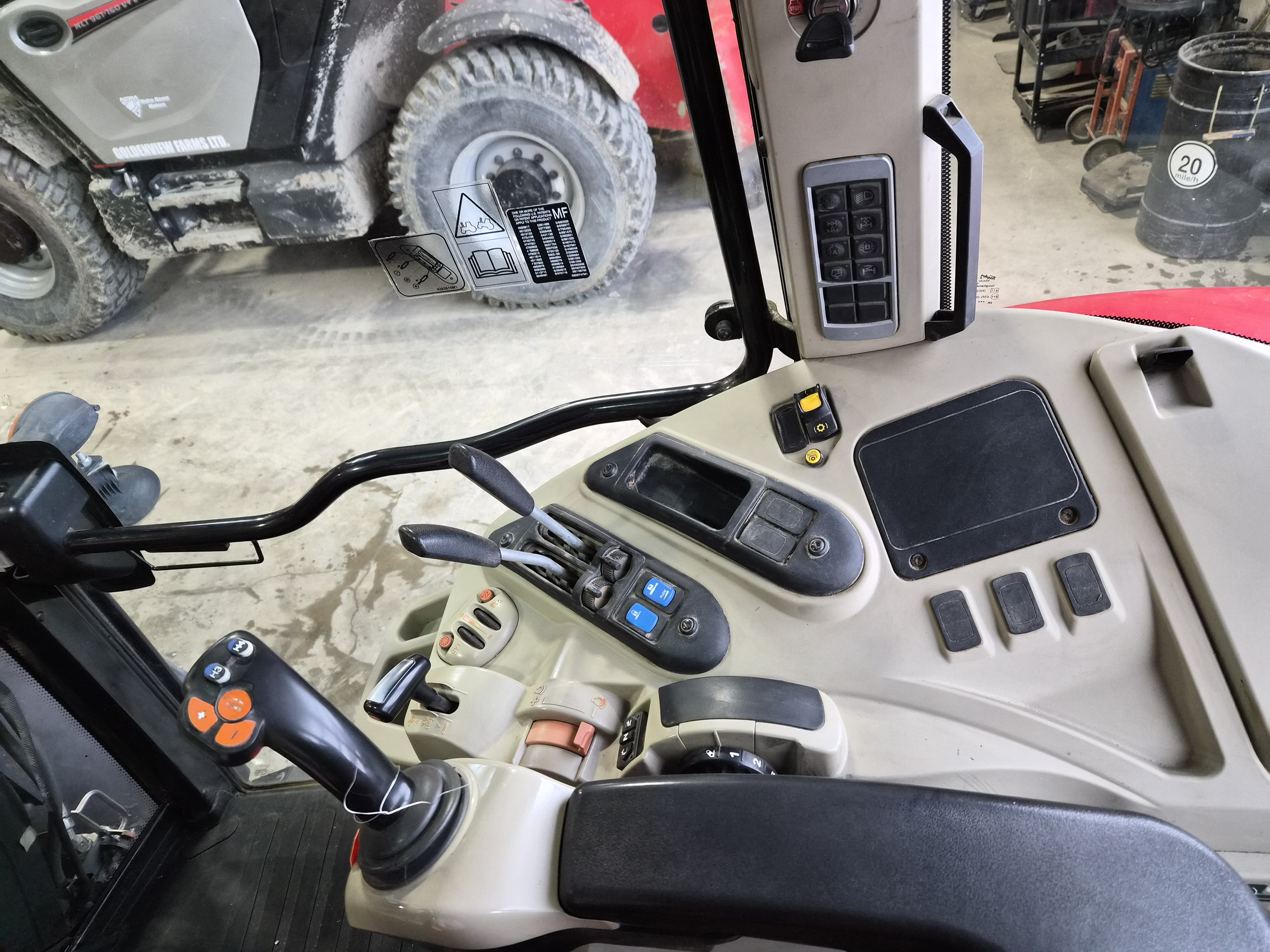 2014 Massey Ferguson 5612 Classic Tractor