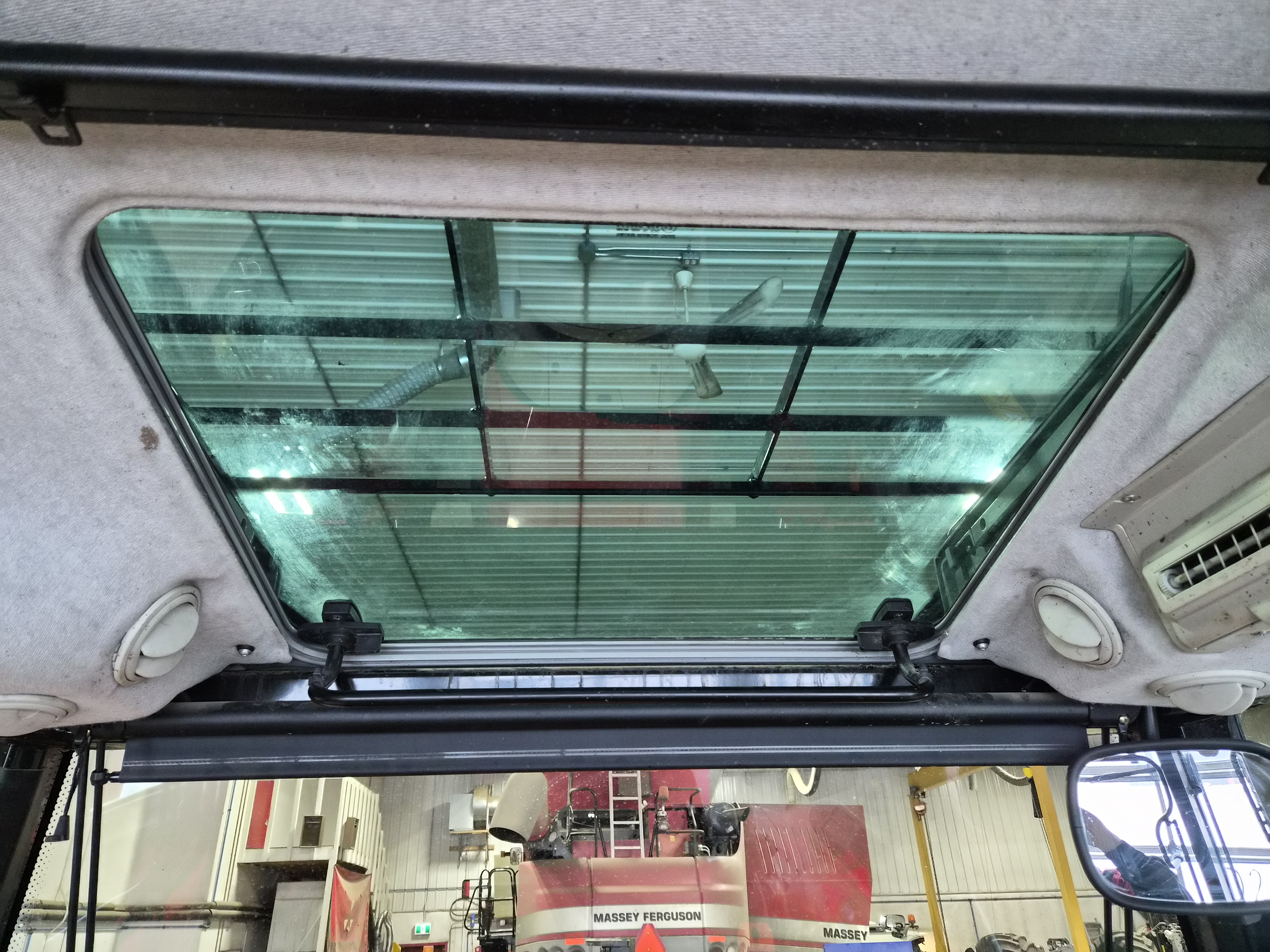 2014 Massey Ferguson 5612 Classic Tractor