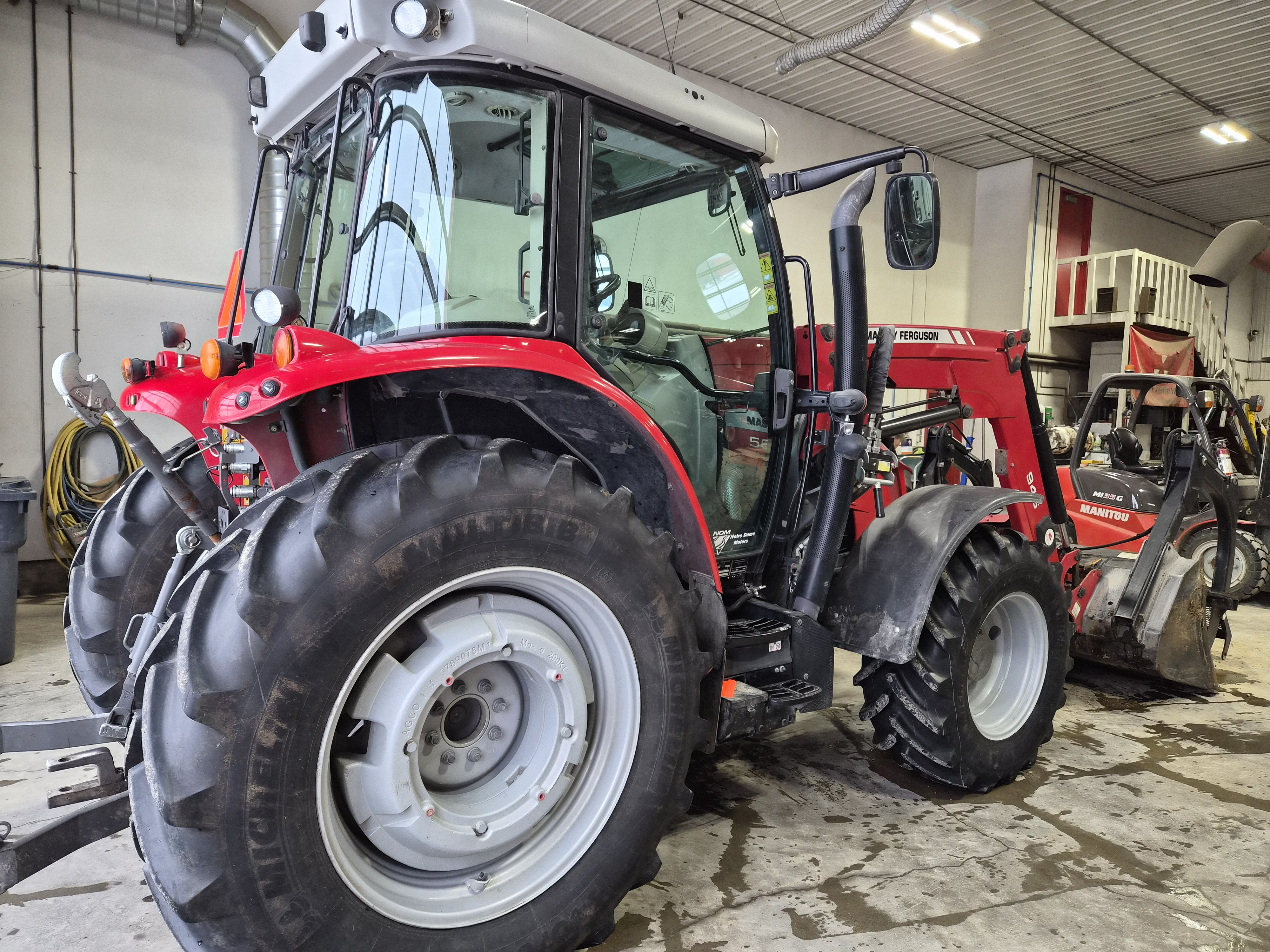 2014 Massey Ferguson 5612 Classic Tractor