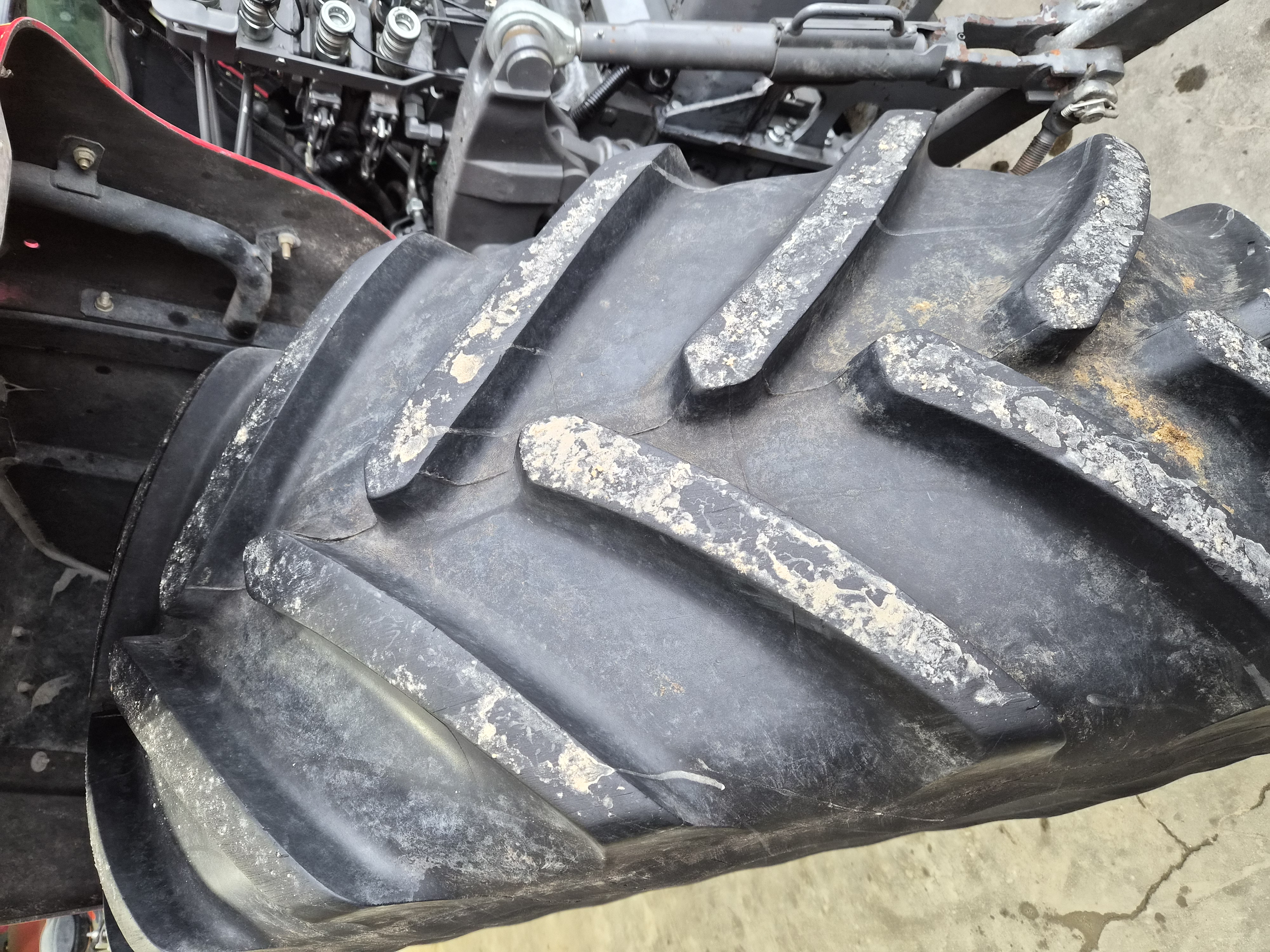 2014 Massey Ferguson 5612 Classic Tractor