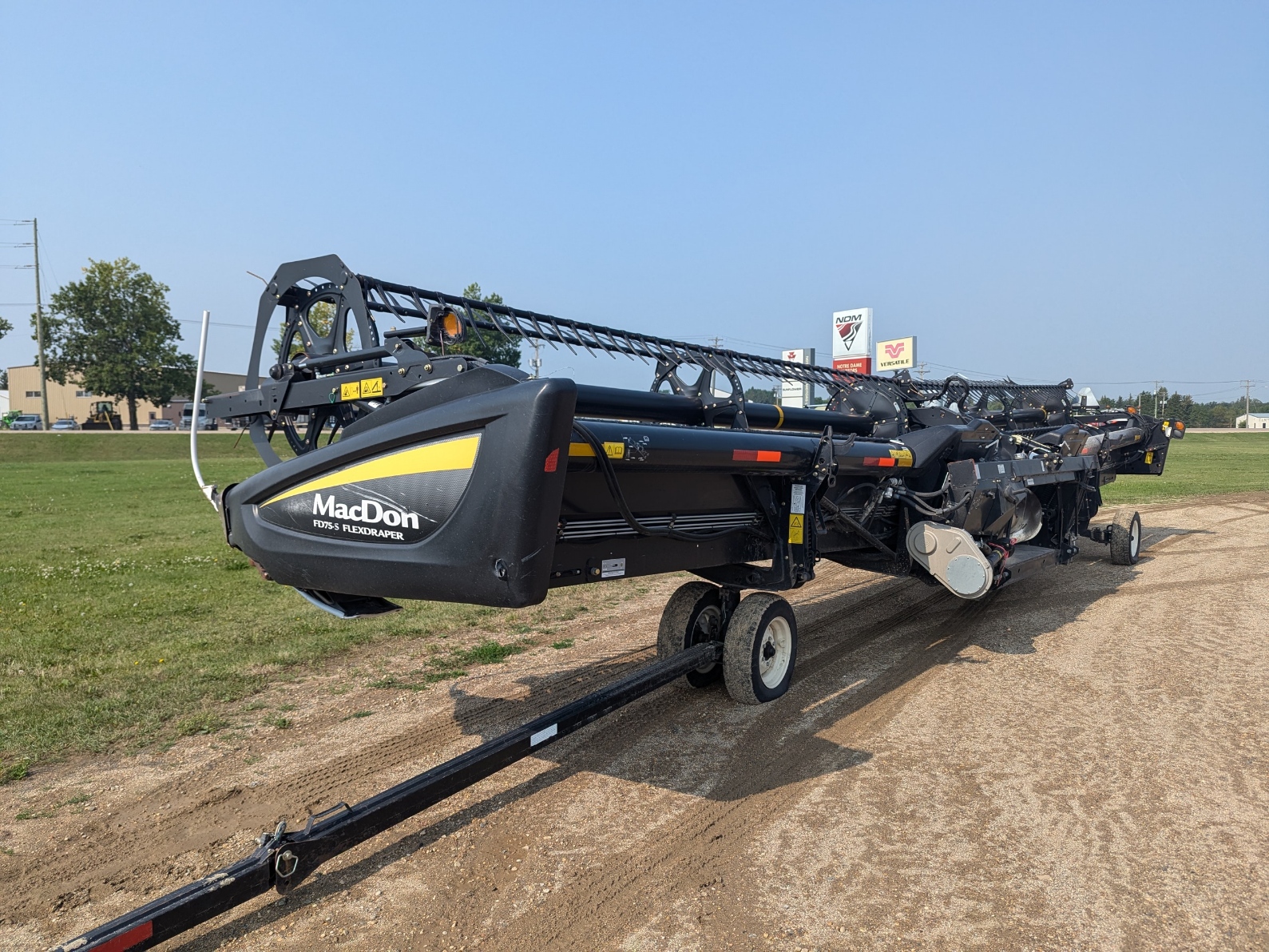 2013 MacDon FD75-40 Header Combine