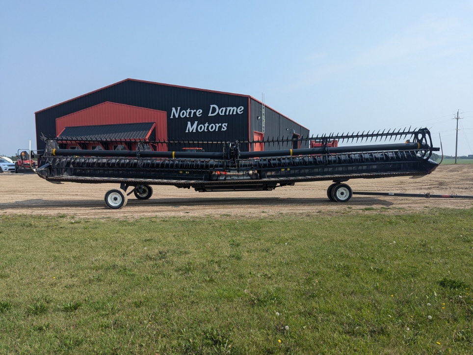 2013 MacDon FD75-40 Header Combine