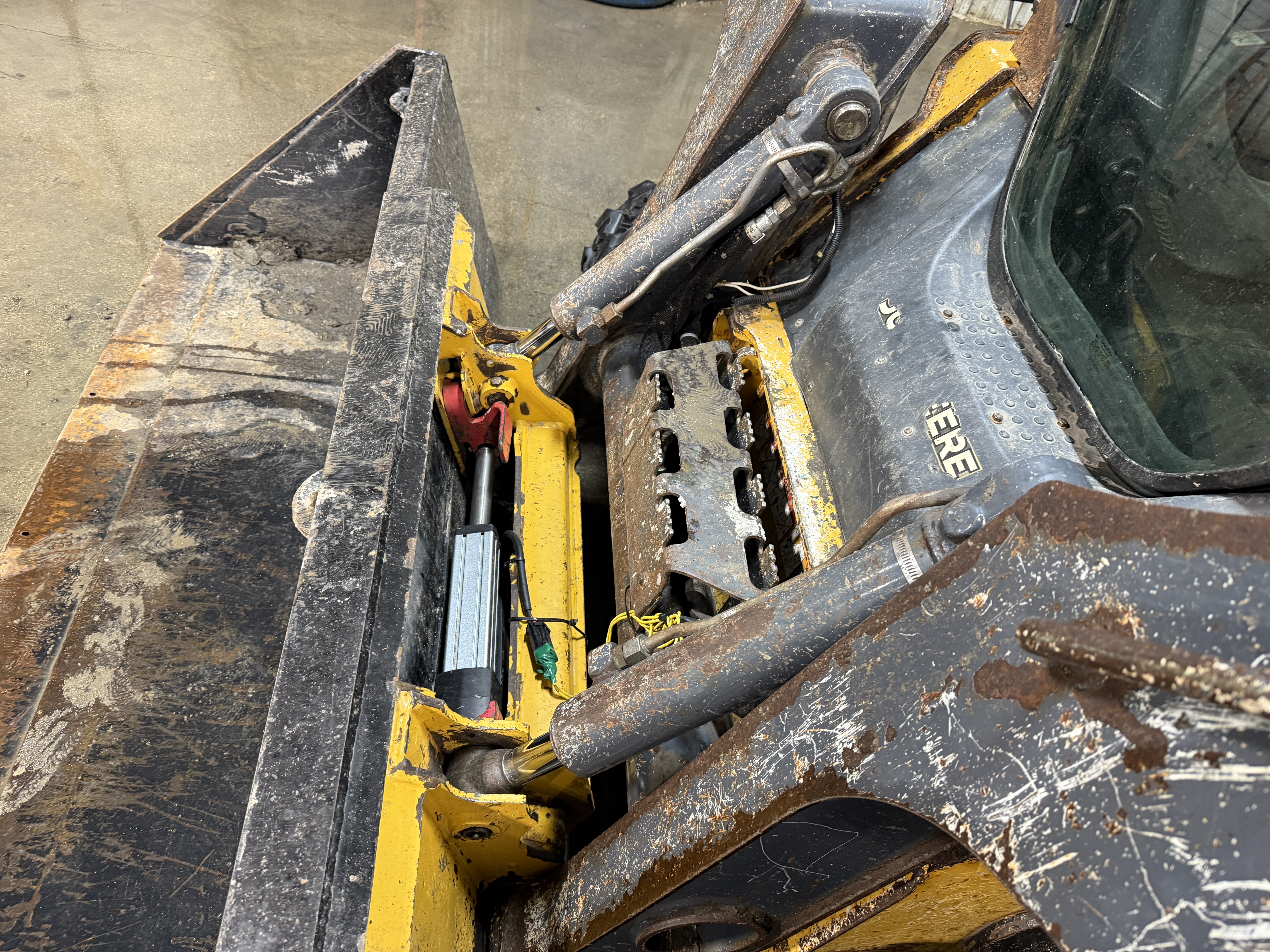 2013 John Deere 323D Compact Track Loader