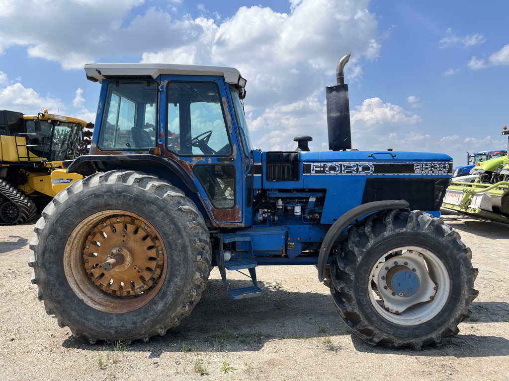 1990 New Holland 8830 Tractor