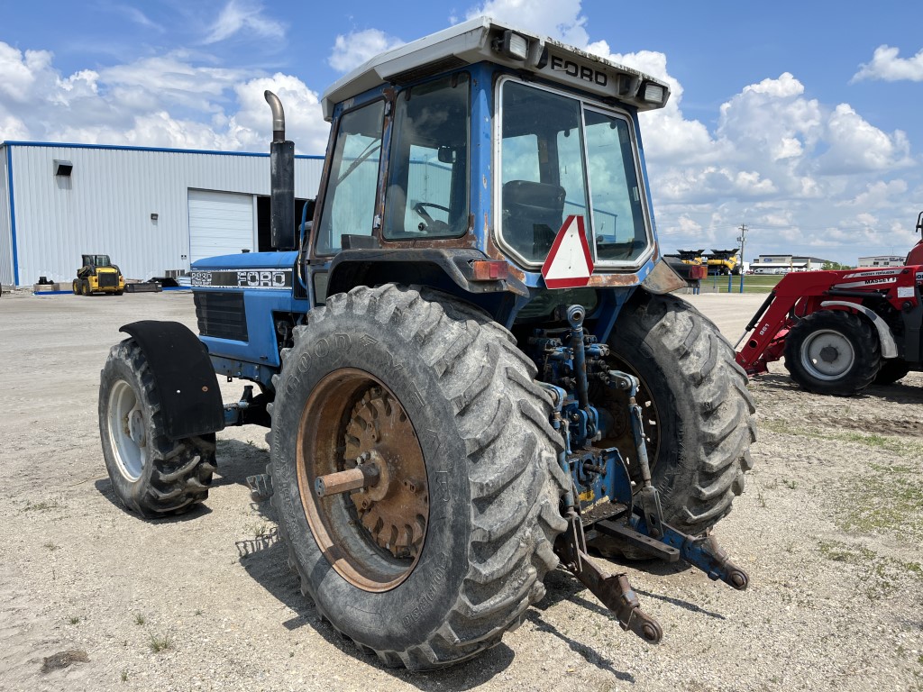 1990 New Holland 8830 Tractor