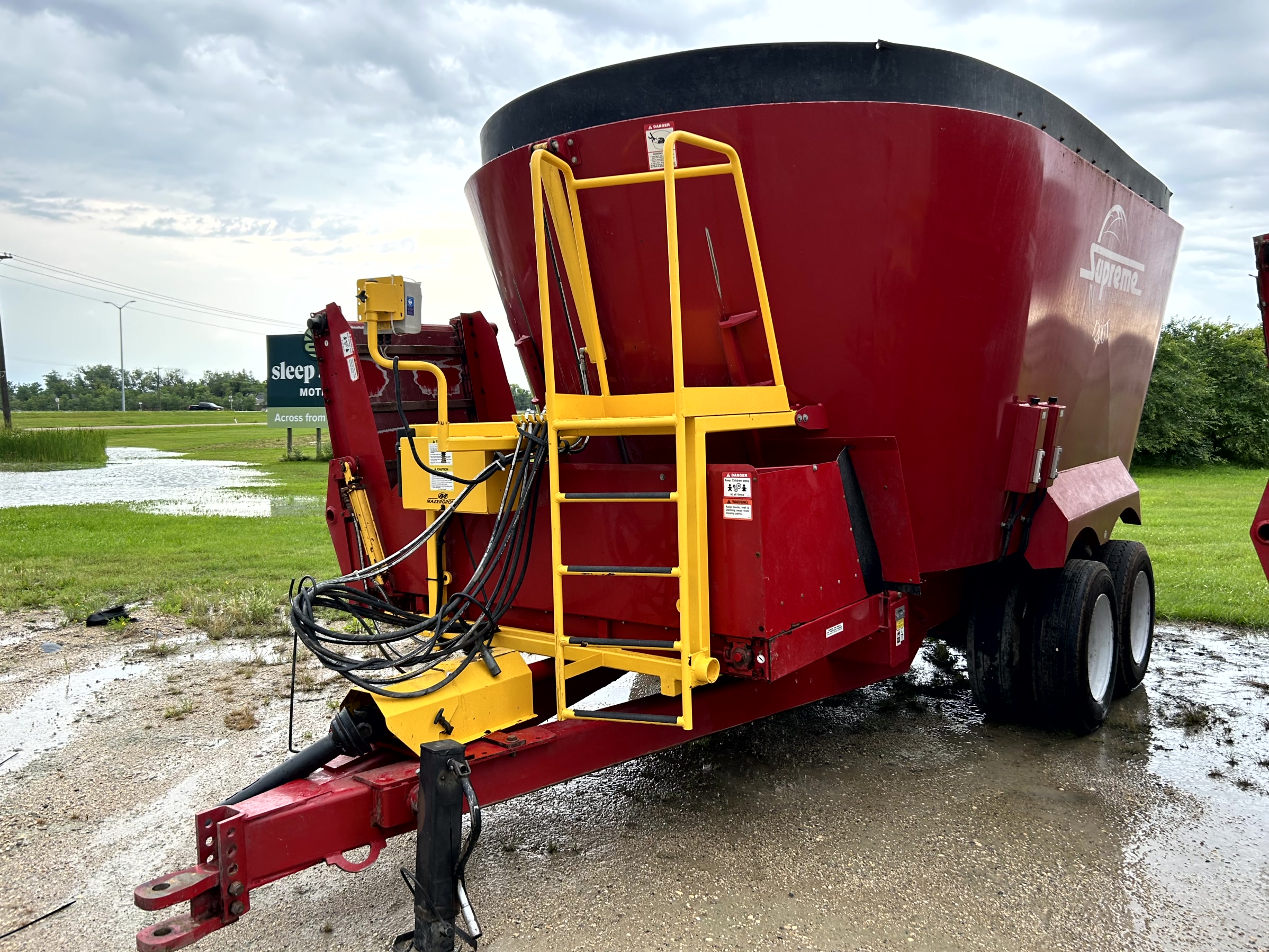 2018 Supreme 1200T TMR Mixer