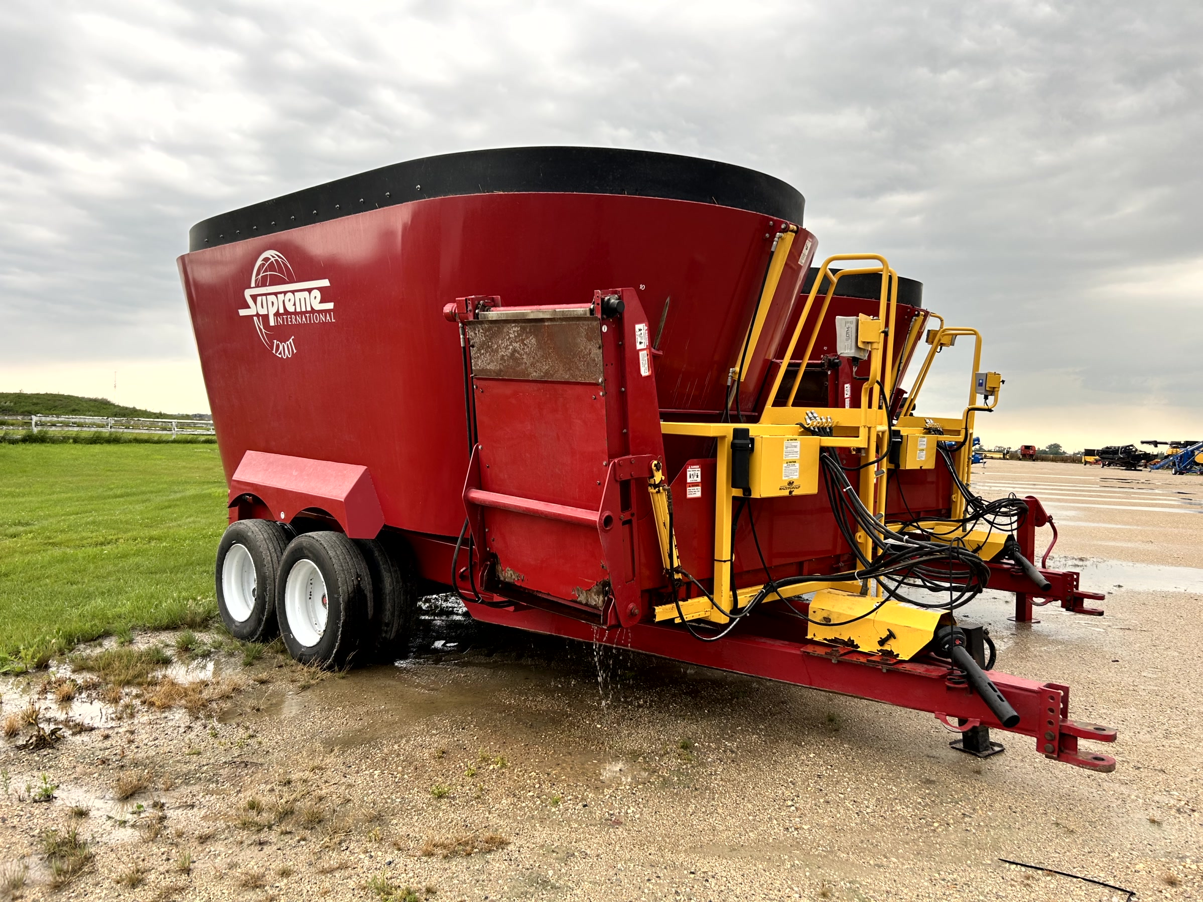 2018 Supreme 1200T TMR Mixer