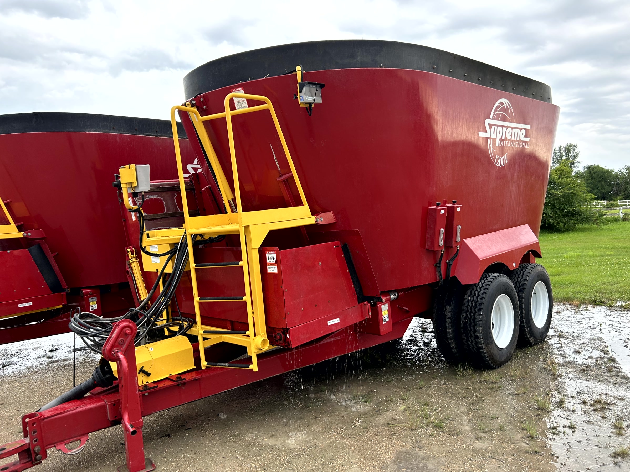 2021 Supreme 1200T TMR Mixer