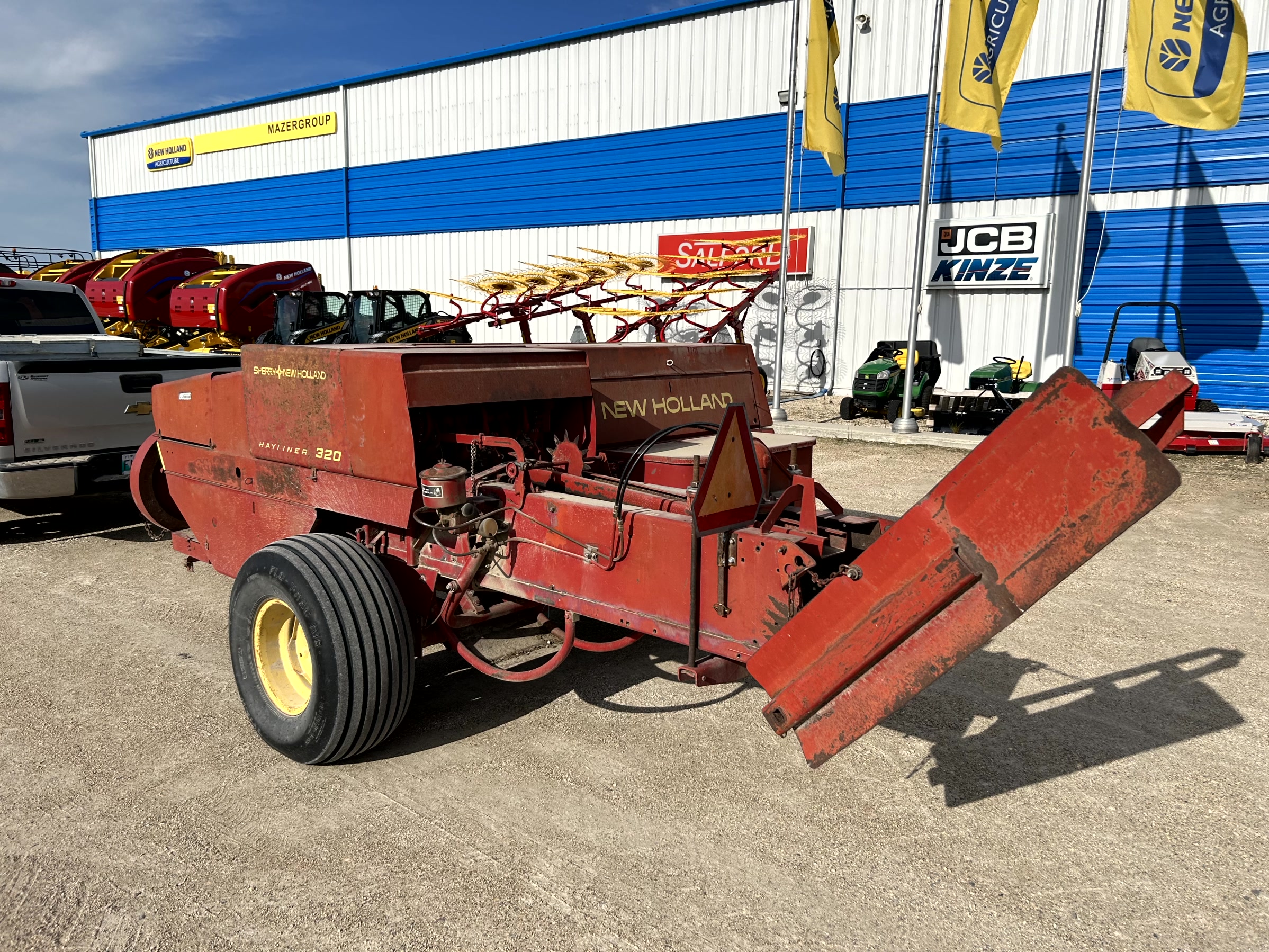 1980 New Holland 320 Baler/Square