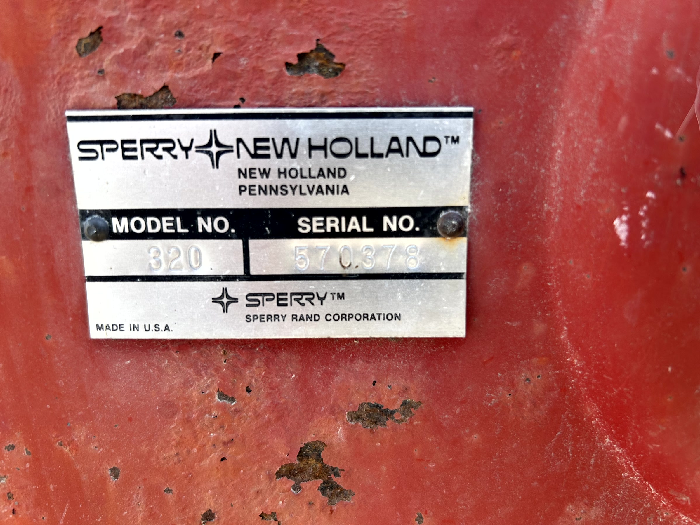 1980 New Holland 320 Baler/Square