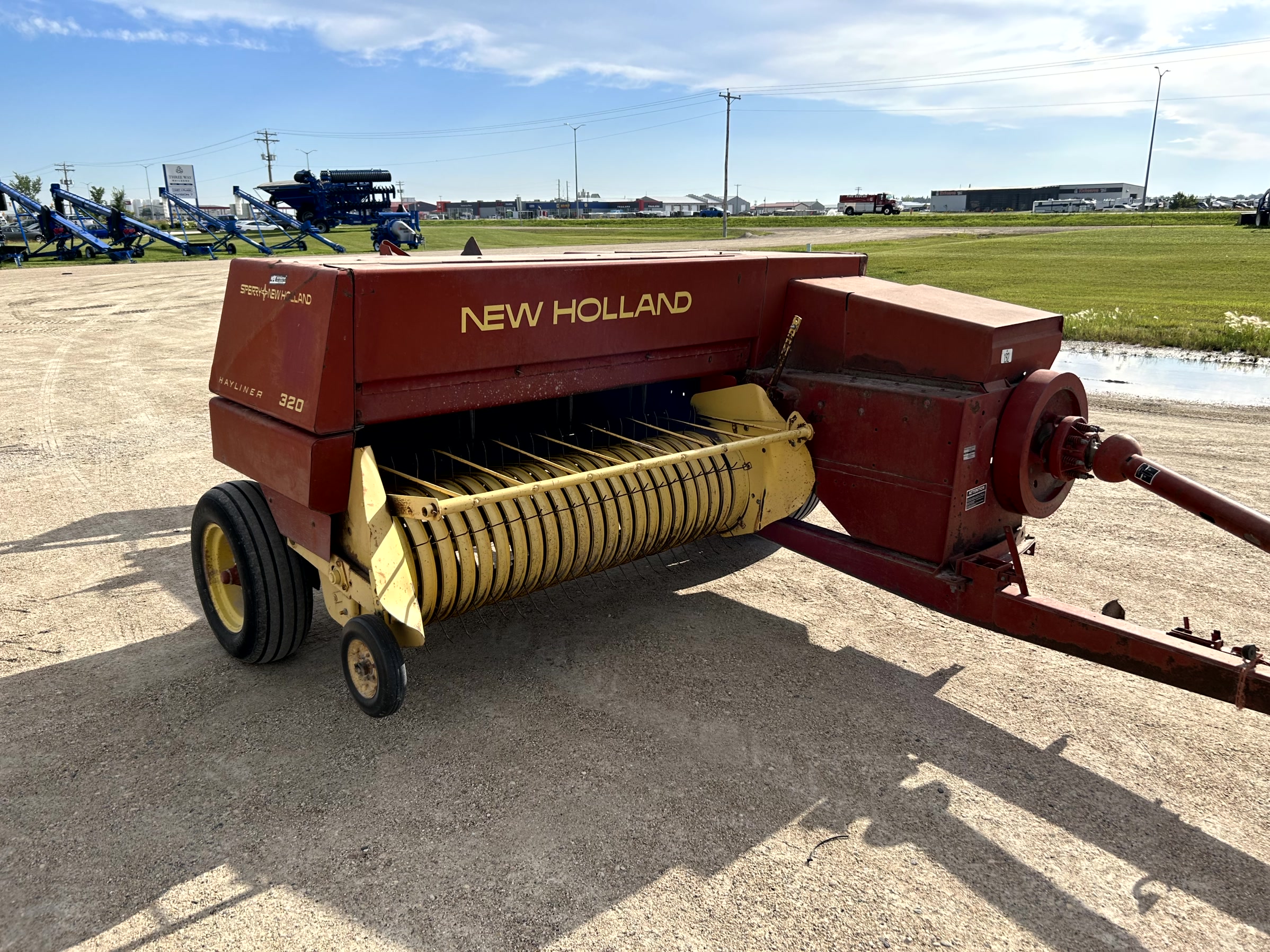 1980 New Holland 320 Baler/Square