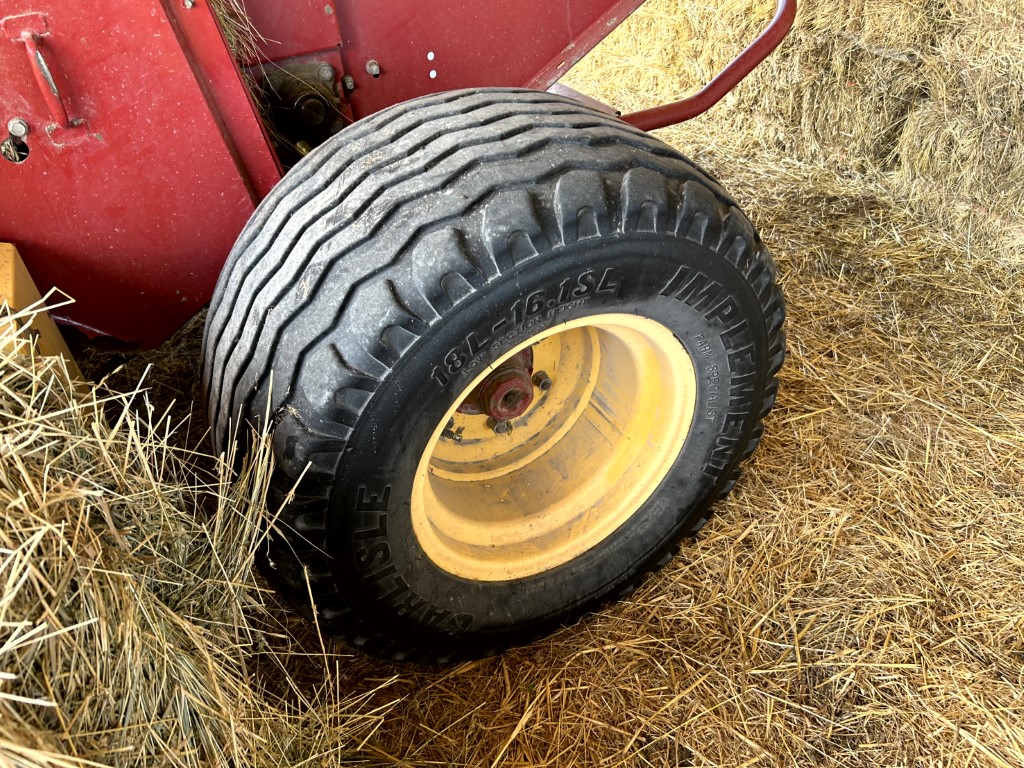 2010 New Holland BR7060 Baler/Round