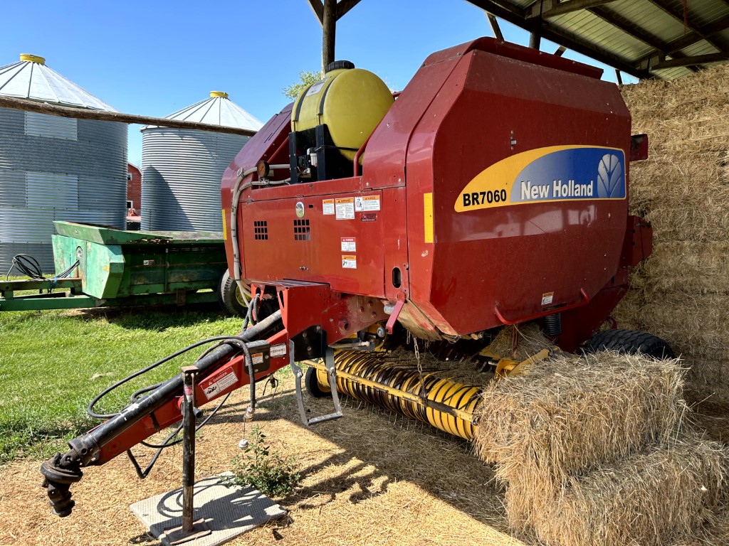 2010 New Holland BR7060 Baler/Round