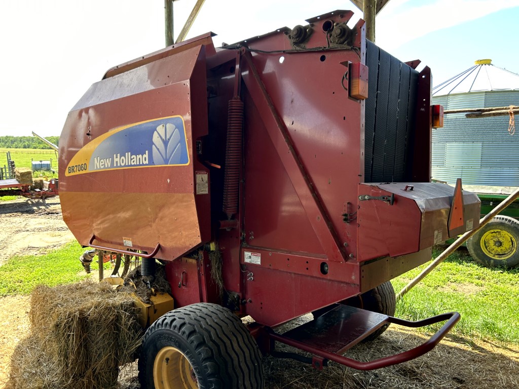 2010 New Holland BR7060 Baler/Round