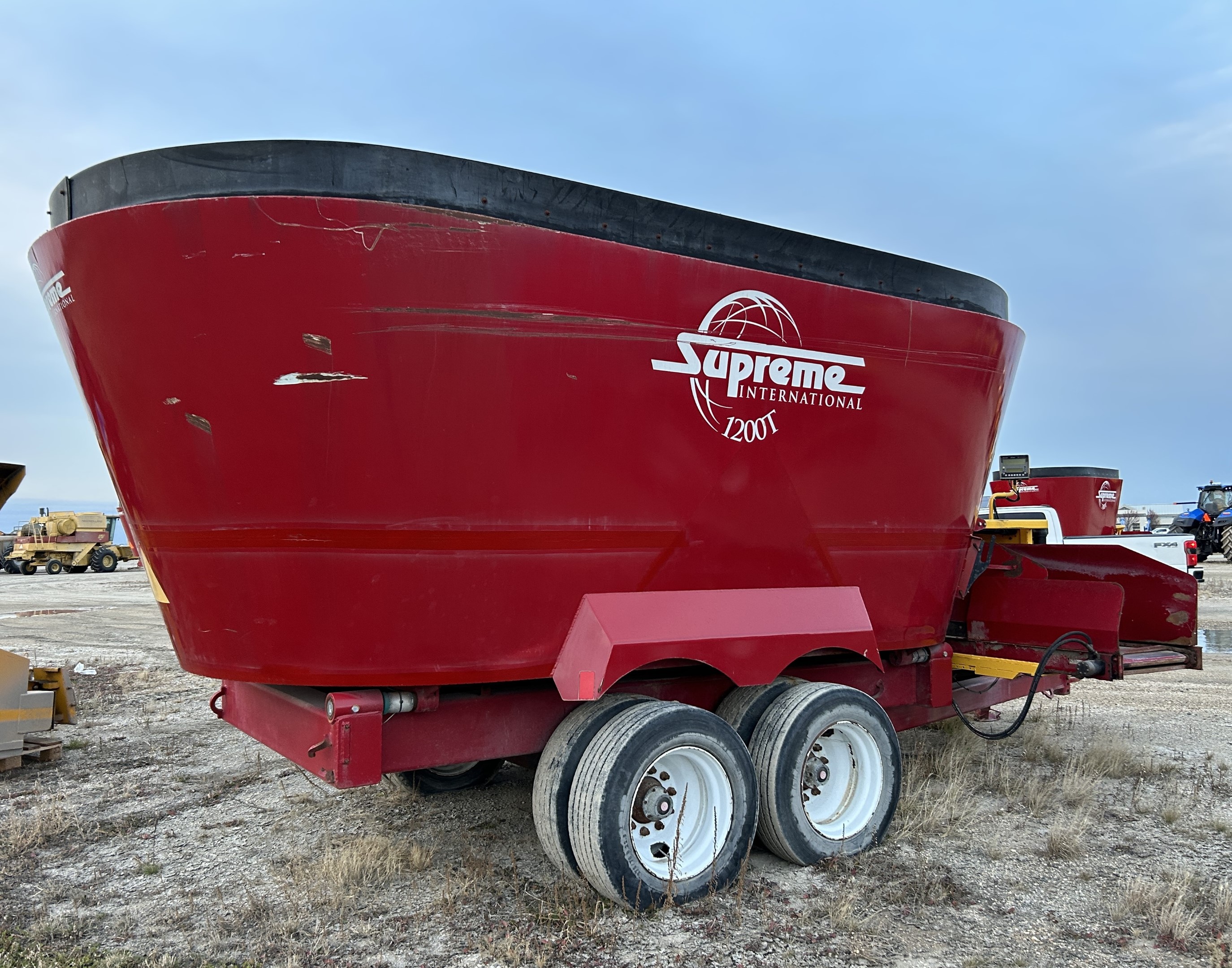 2017 Supreme 1200T TMR Mixer