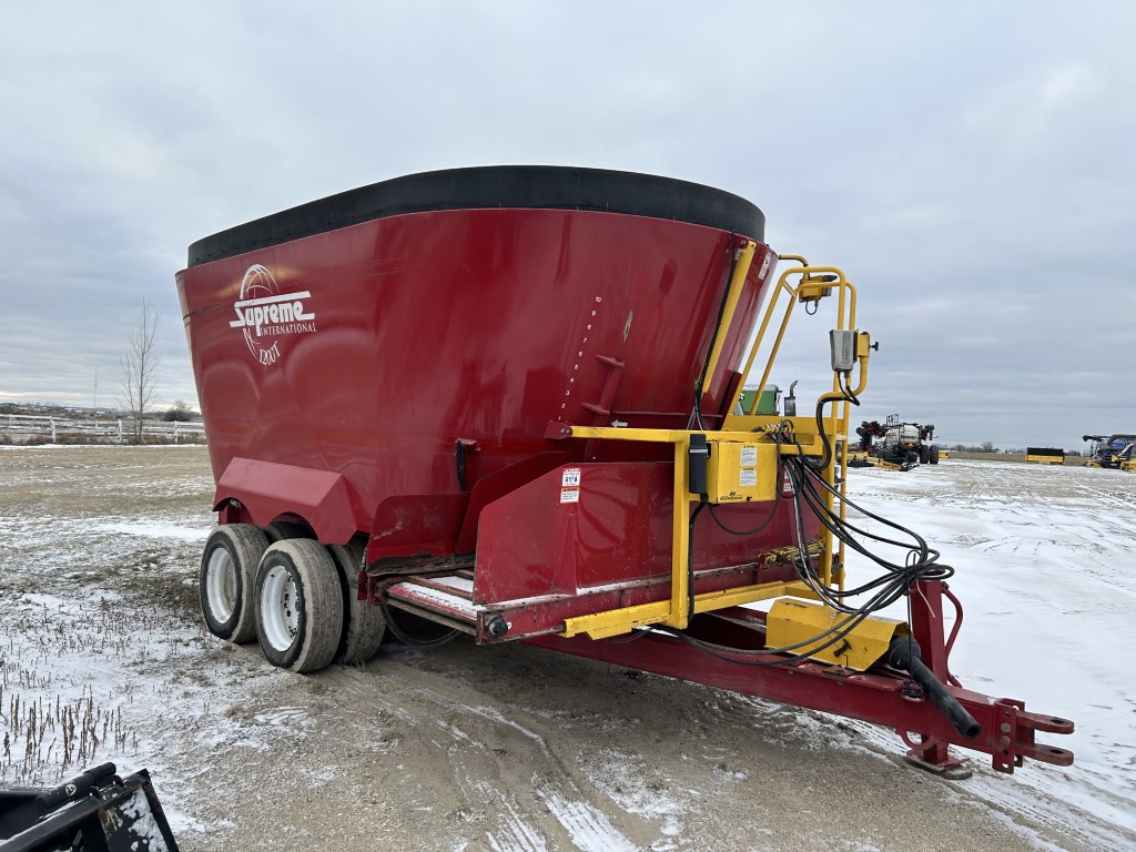 2017 Supreme 1200T TMR Mixer