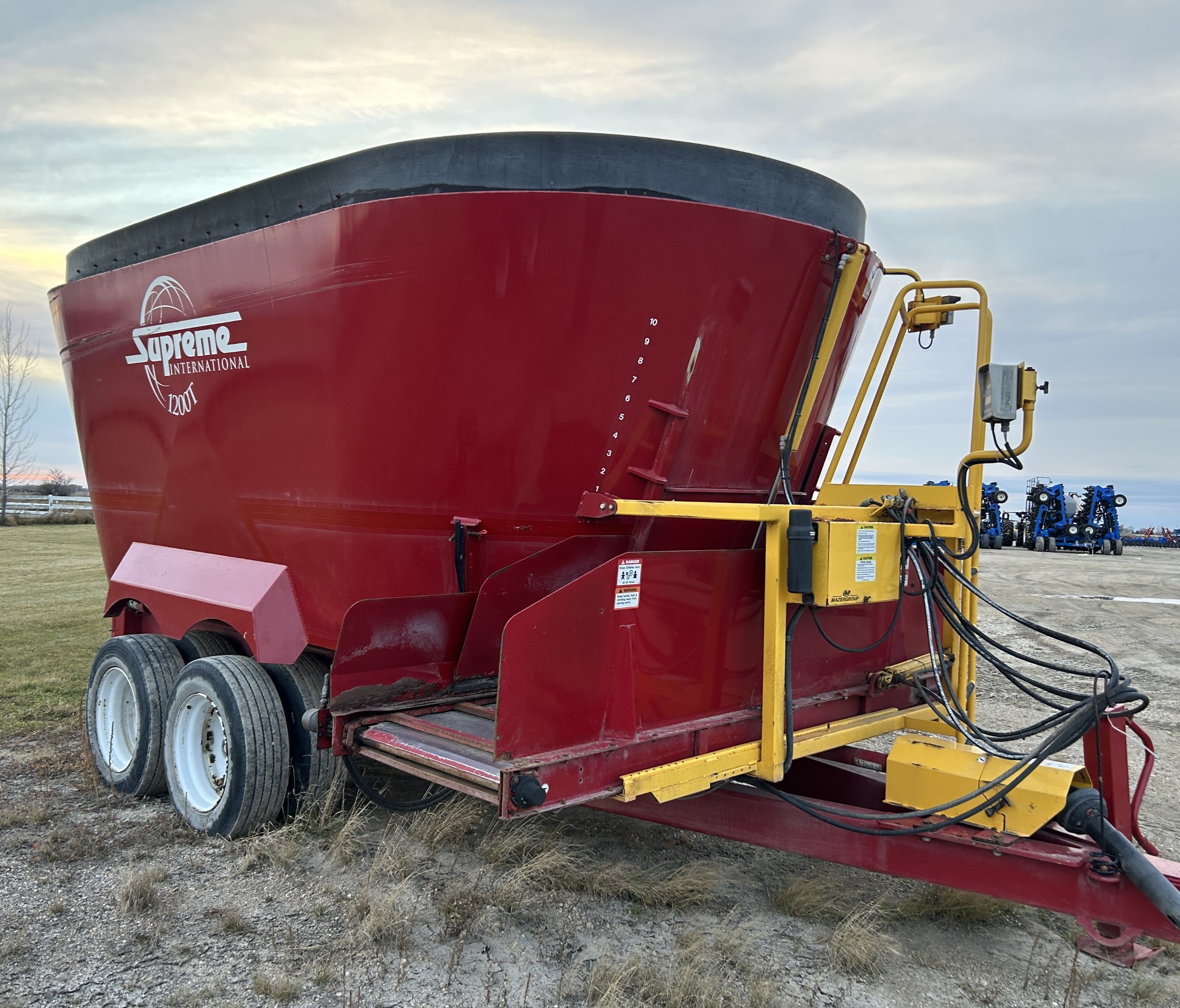 2017 Supreme 1200T TMR Mixer