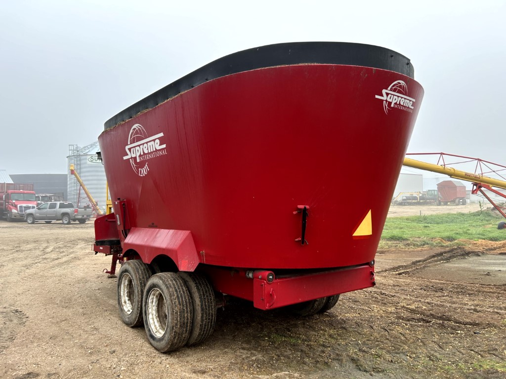 2017 Supreme 1200T TMR Mixer