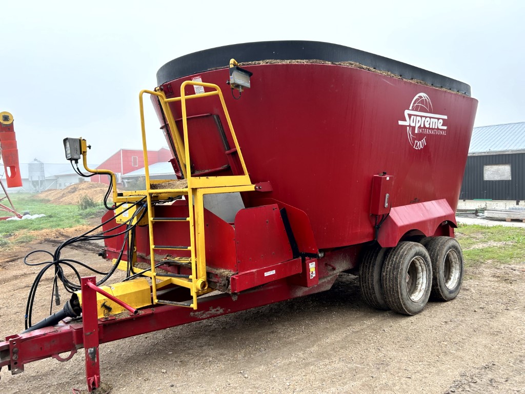 2017 Supreme 1200T TMR Mixer