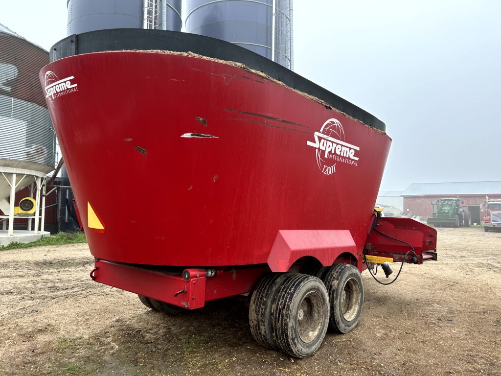 2017 Supreme 1200T TMR Mixer