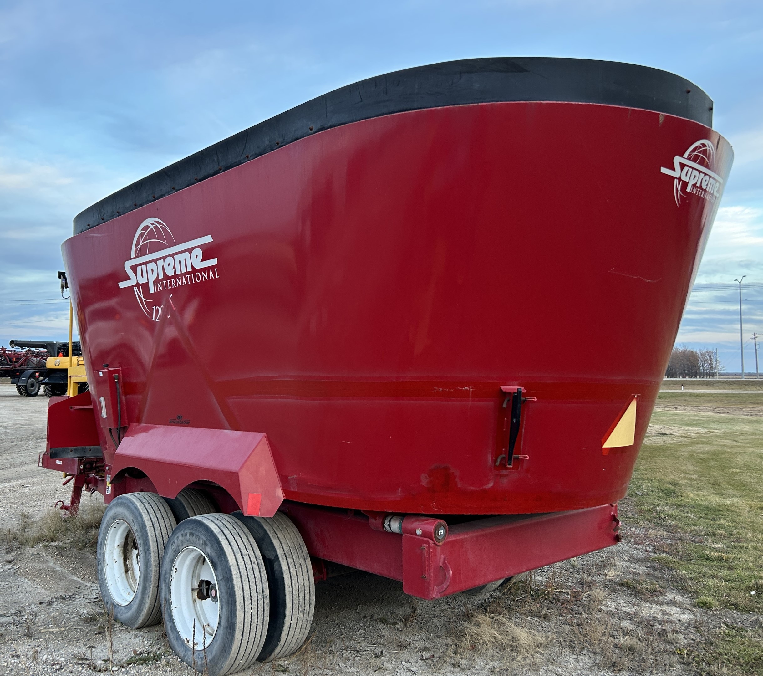 2017 Supreme 1200T TMR Mixer