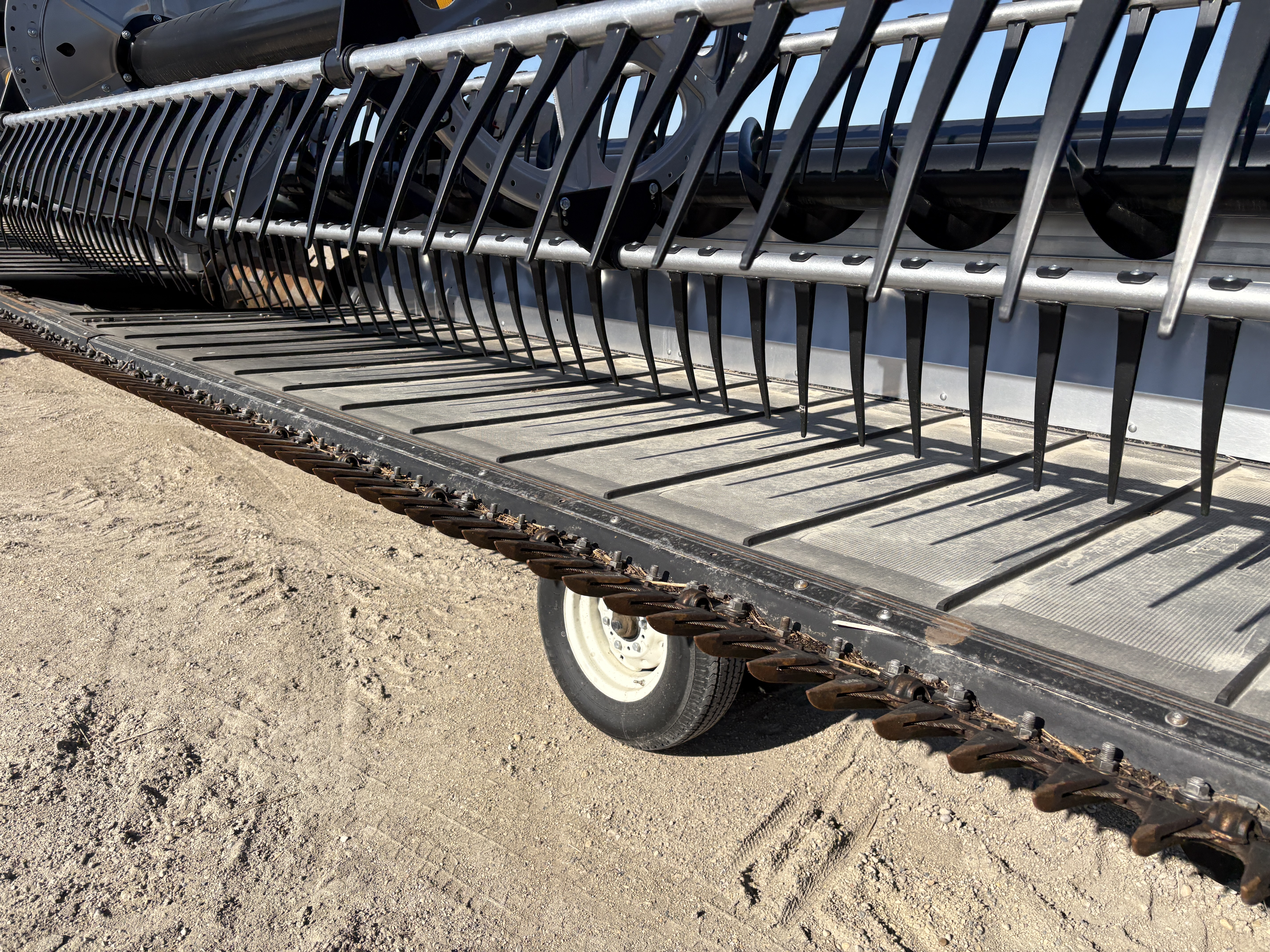 2023 MacDon FD240 Header Draper Flex