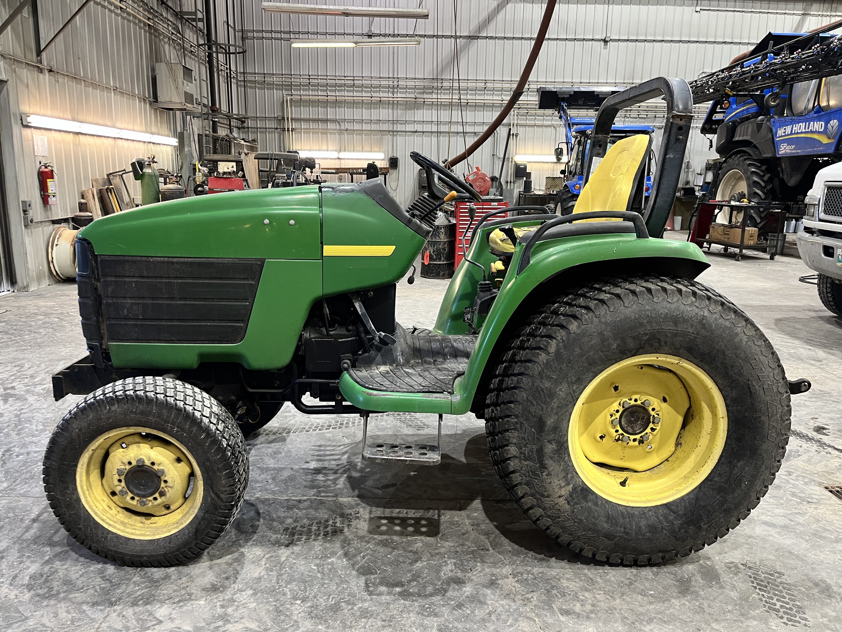 2000 John Deere 4400 Tractor Compact