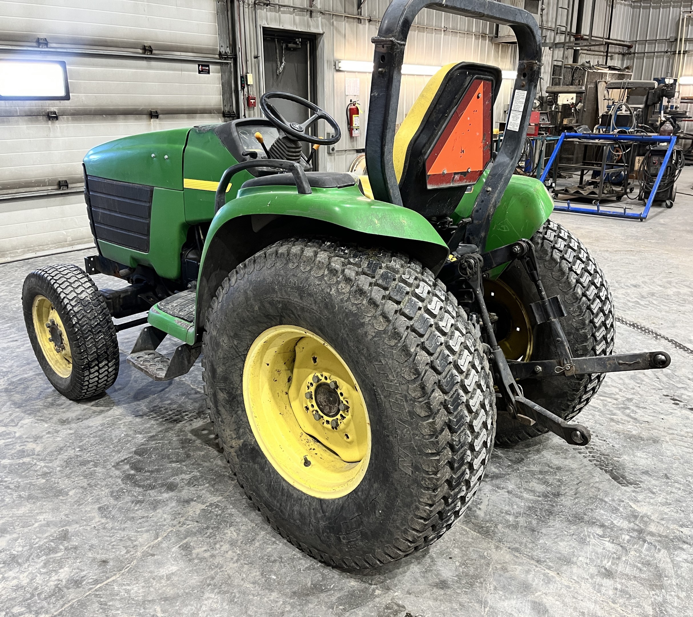 2000 John Deere 4400 Tractor Compact