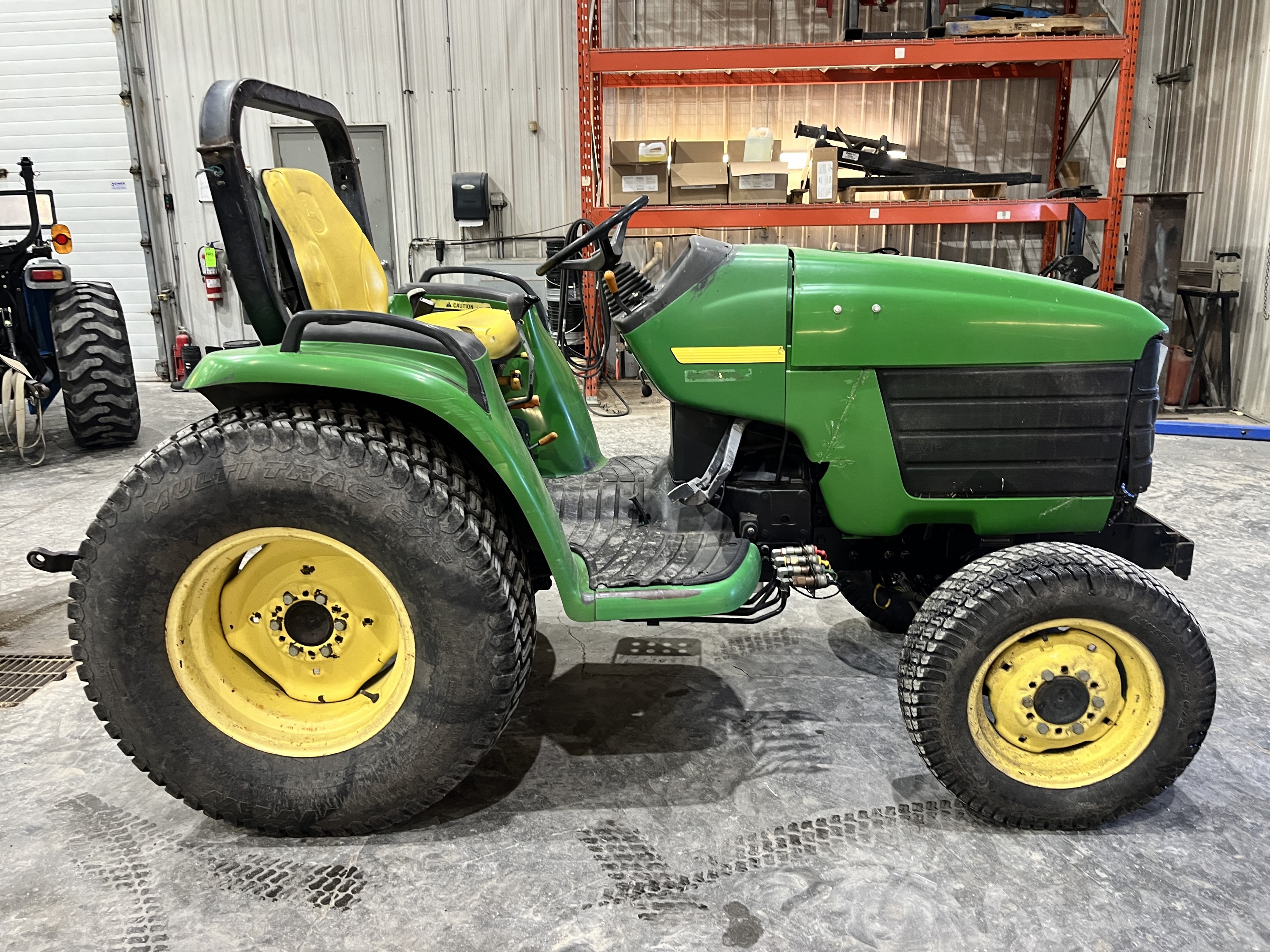 2000 John Deere 4400 Tractor Compact