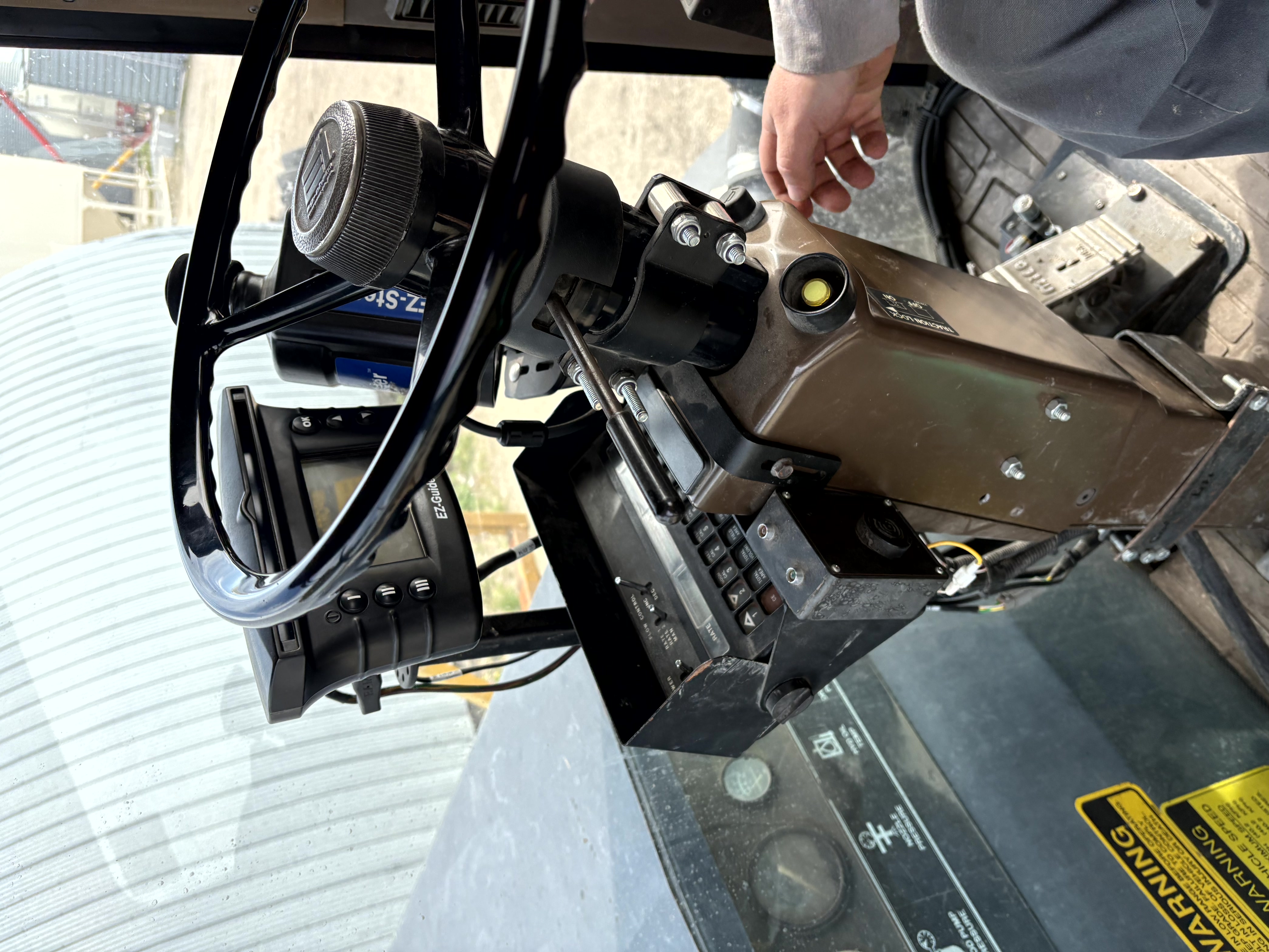 1998 RoGator 854 Sprayer/High Clearance