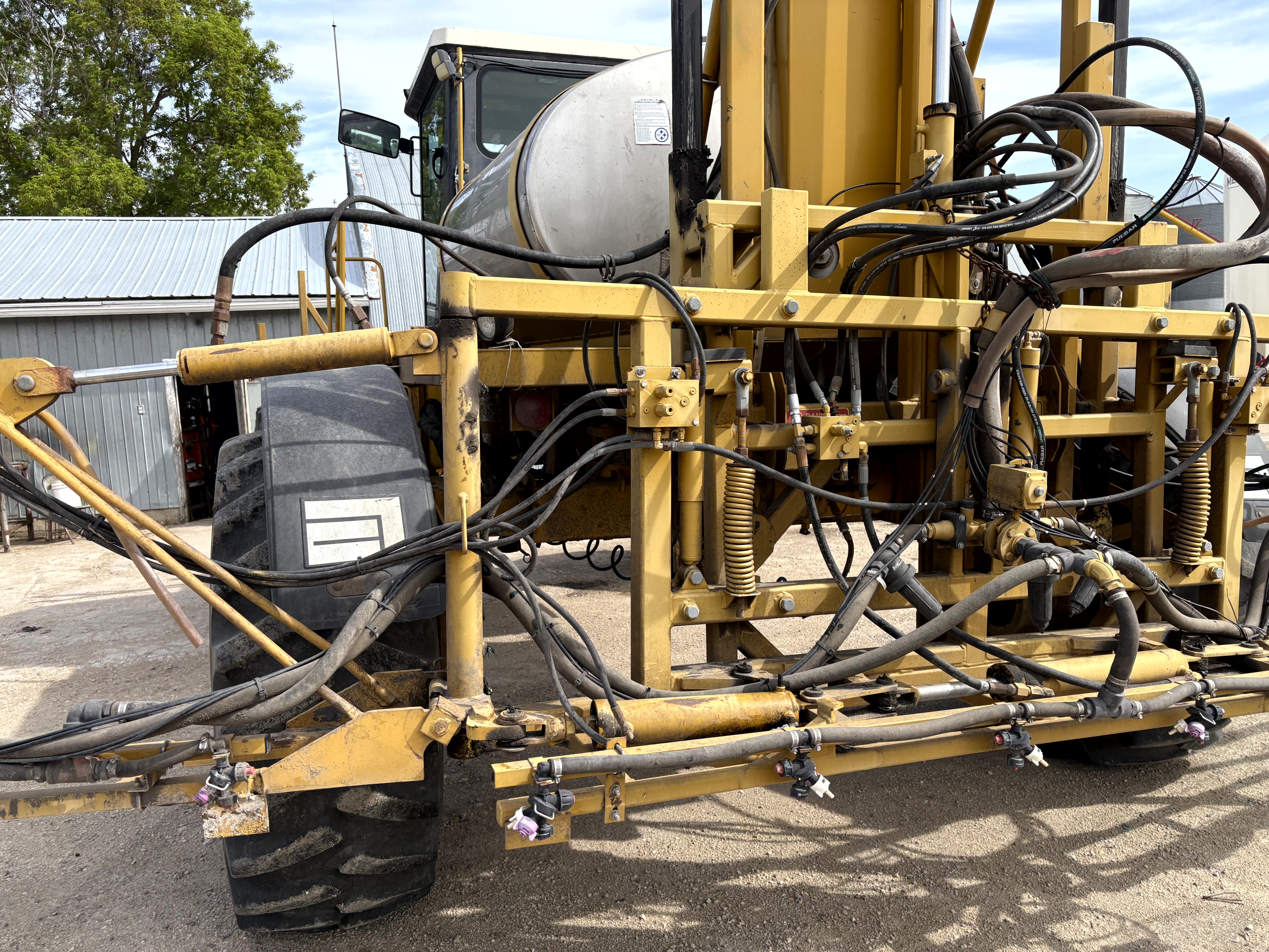 1998 RoGator 854 Sprayer/High Clearance