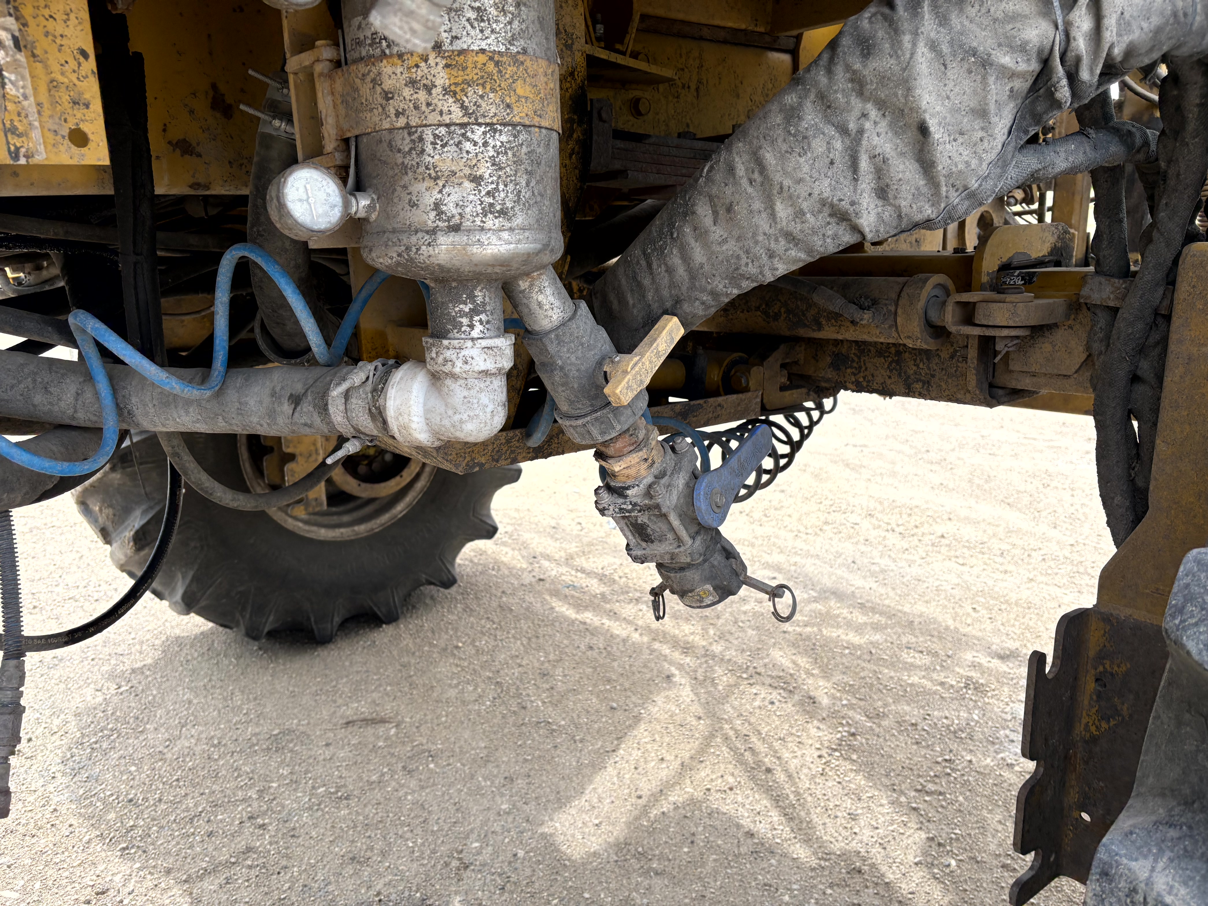 1998 RoGator 854 Sprayer/High Clearance