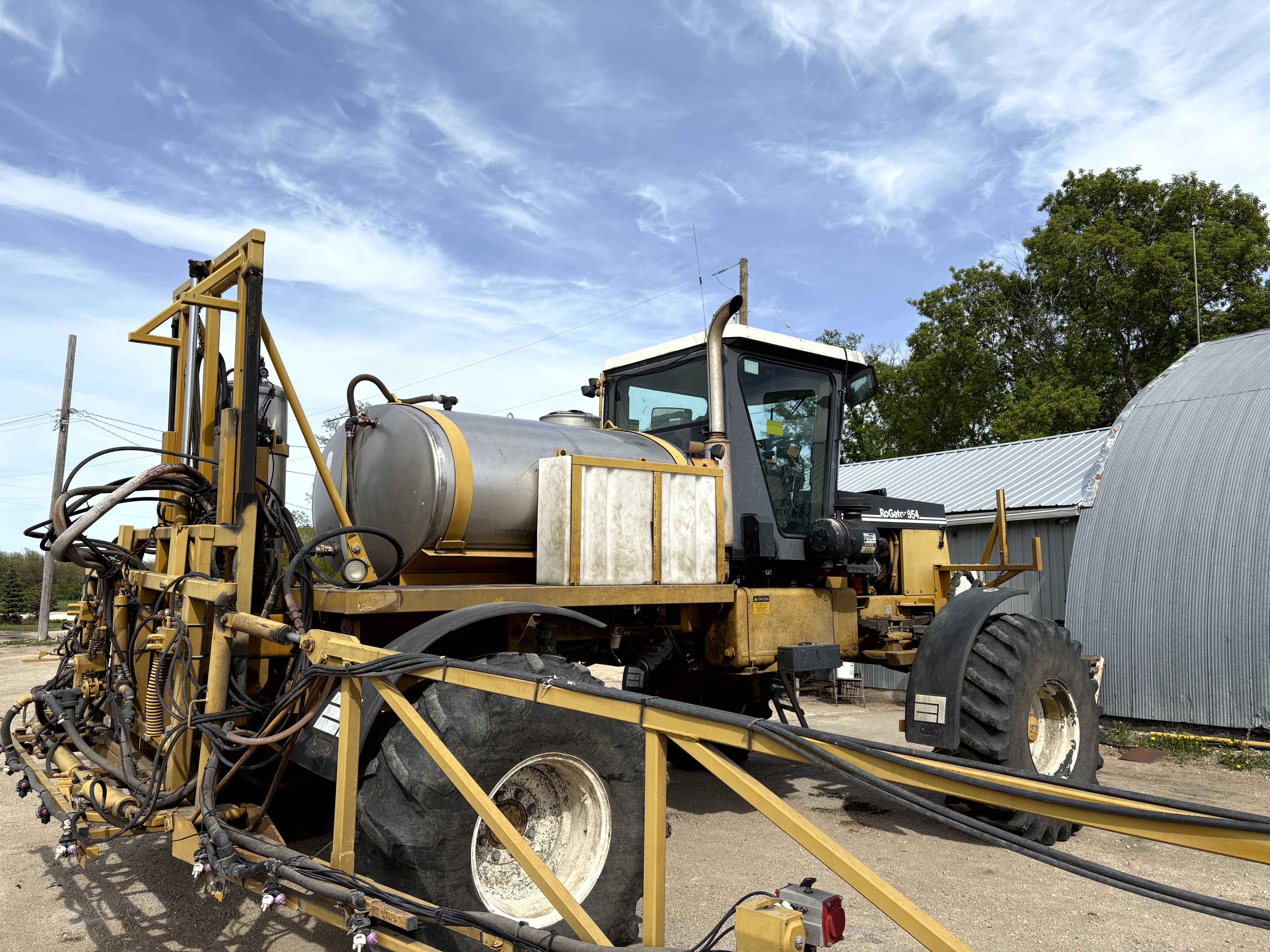 1998 RoGator 854 Sprayer/High Clearance