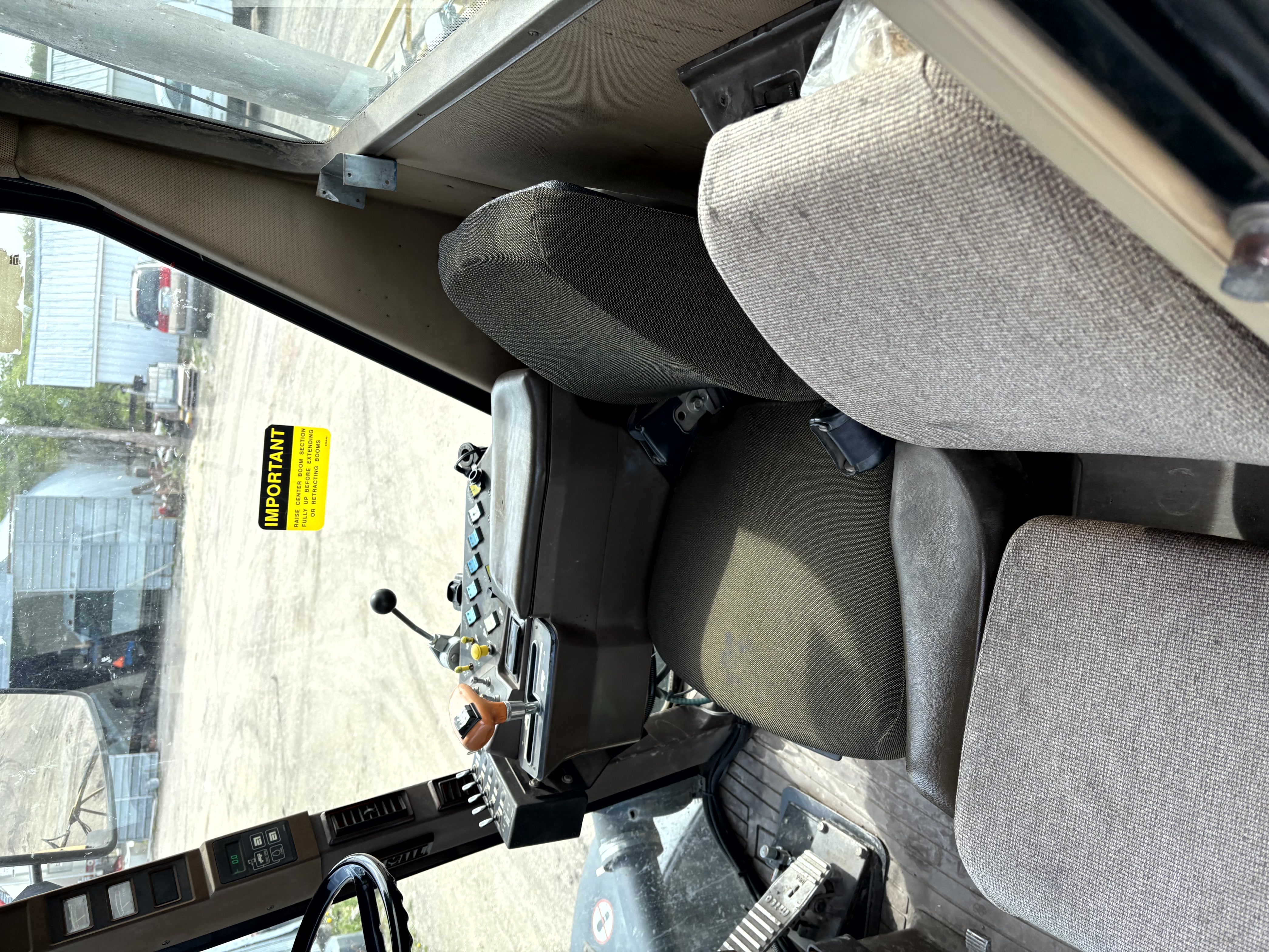 1998 RoGator 854 Sprayer/High Clearance