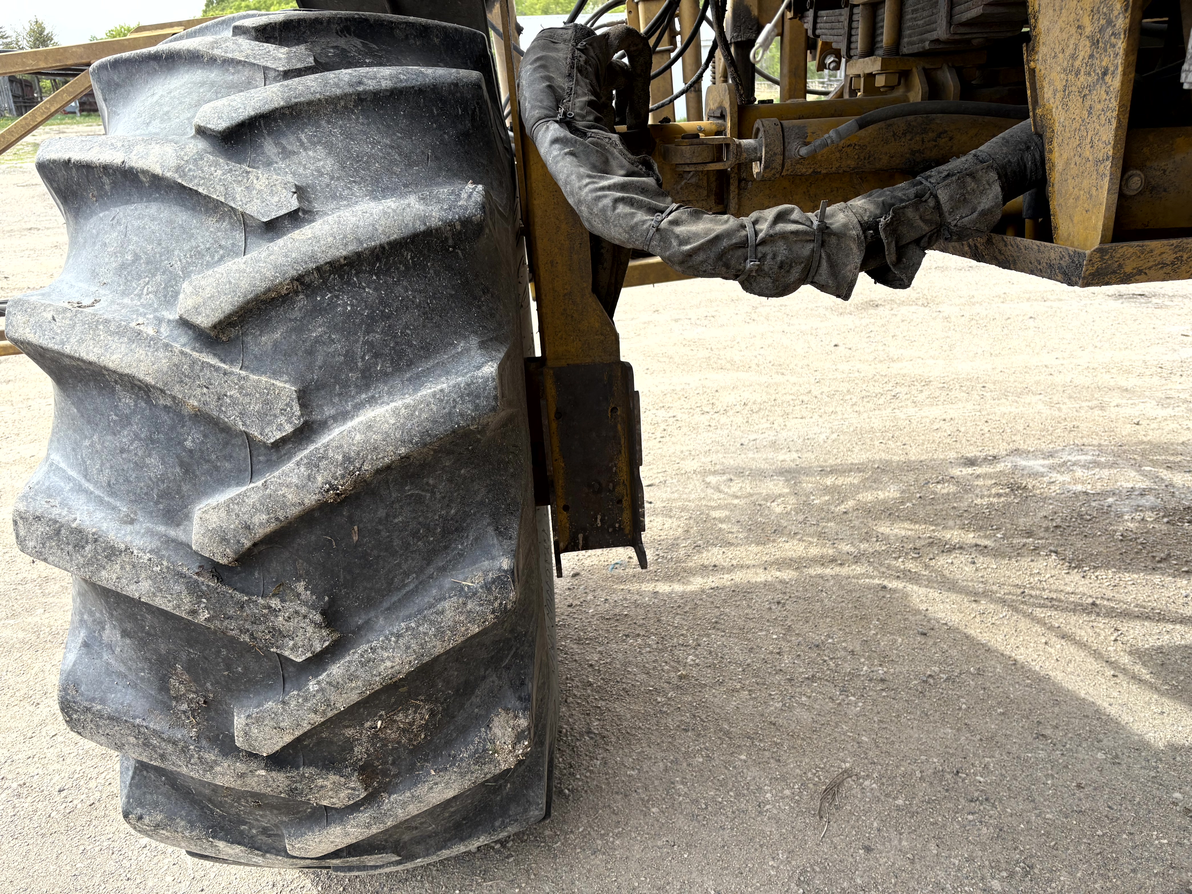 1998 RoGator 854 Sprayer/High Clearance