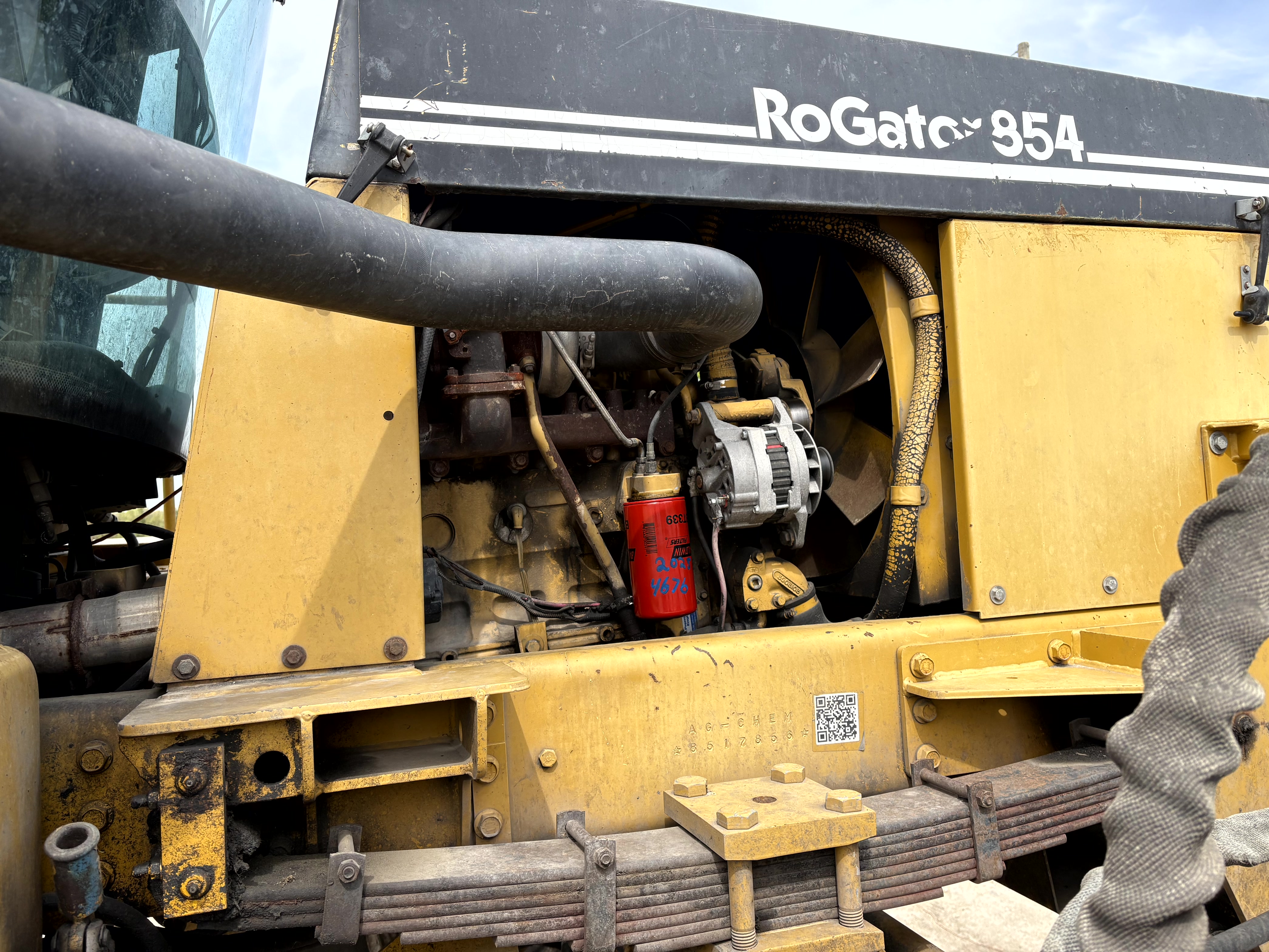 1998 RoGator 854 Sprayer/High Clearance