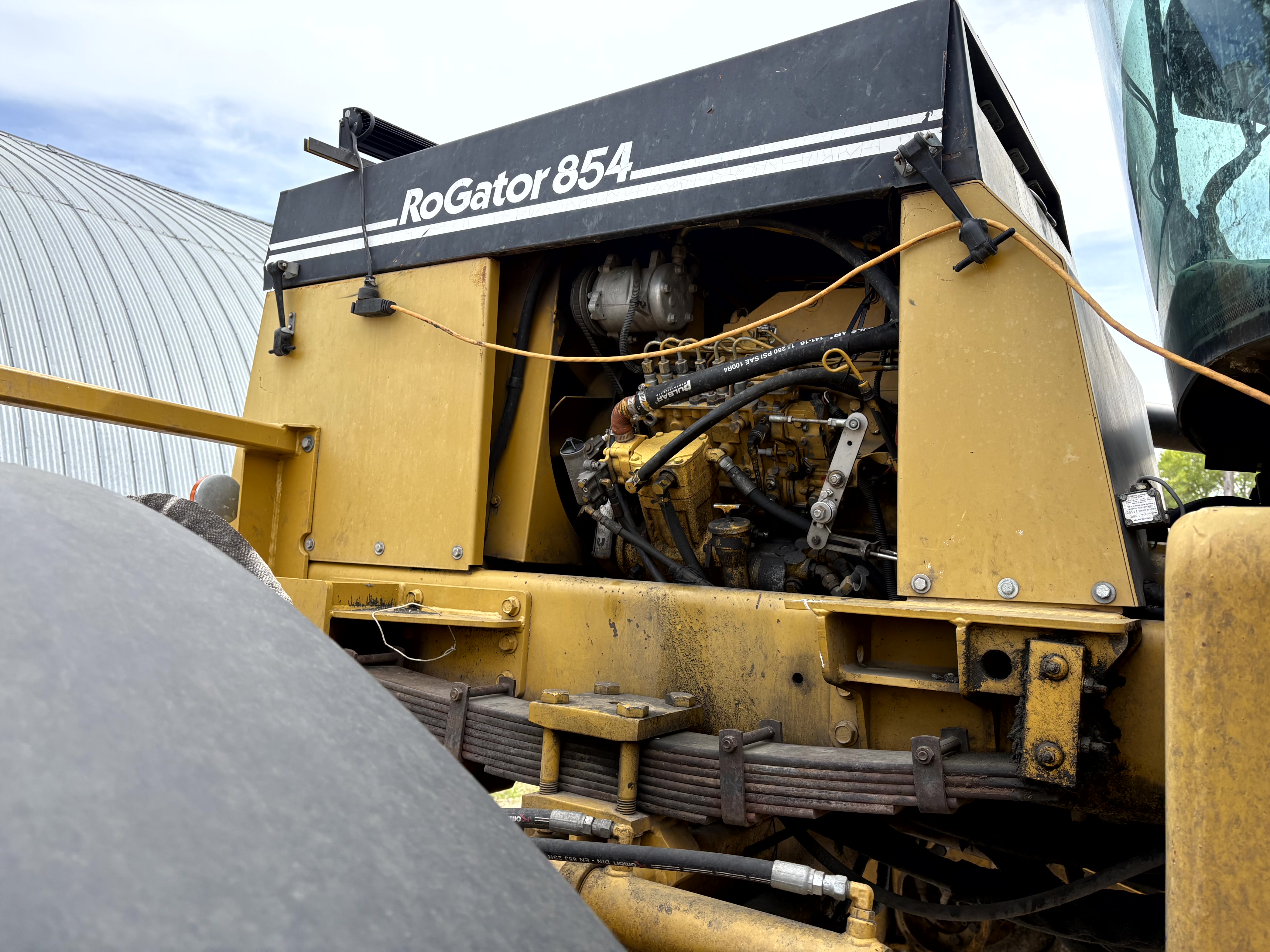 1998 RoGator 854 Sprayer/High Clearance