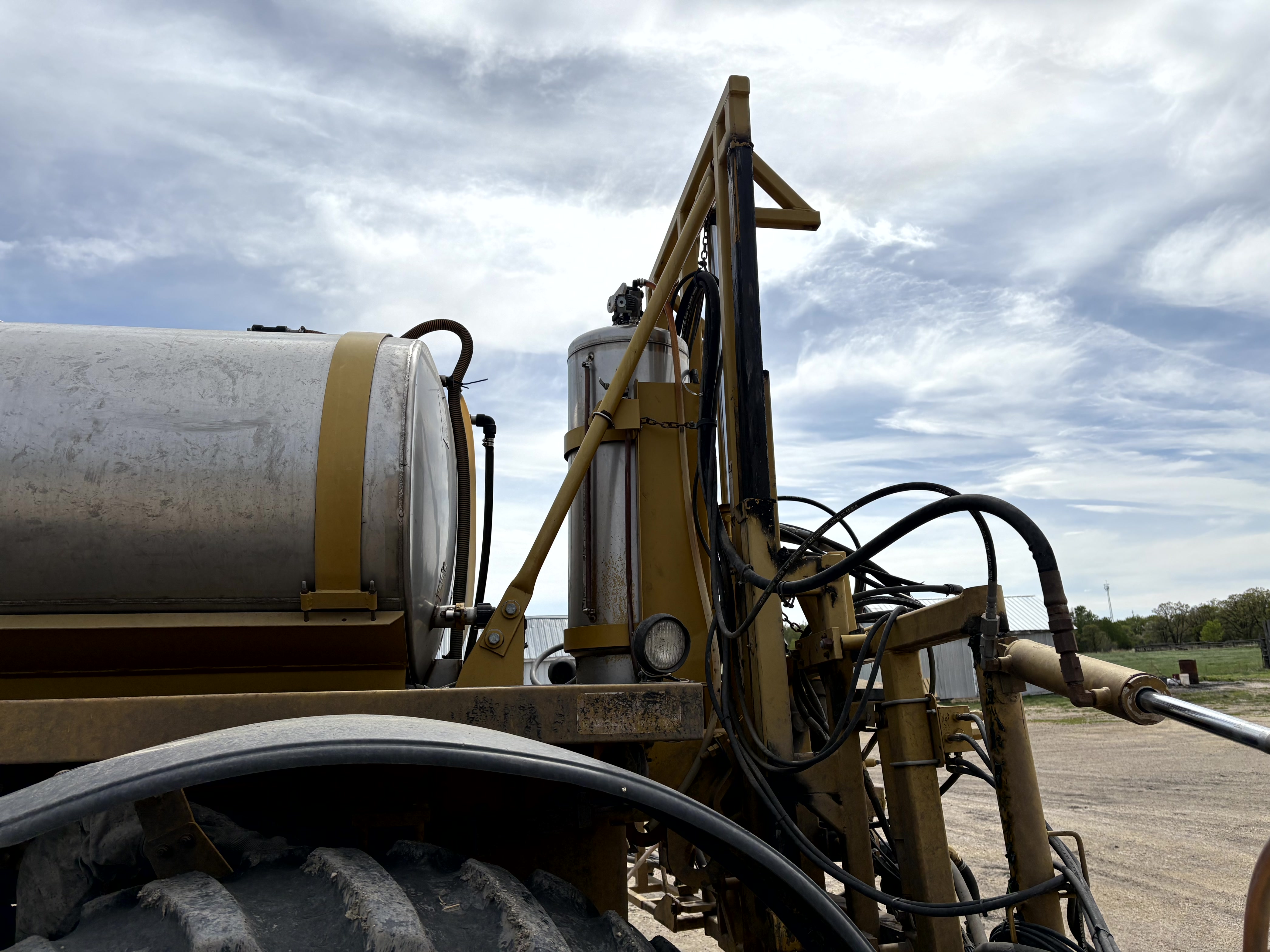 1998 RoGator 854 Sprayer/High Clearance