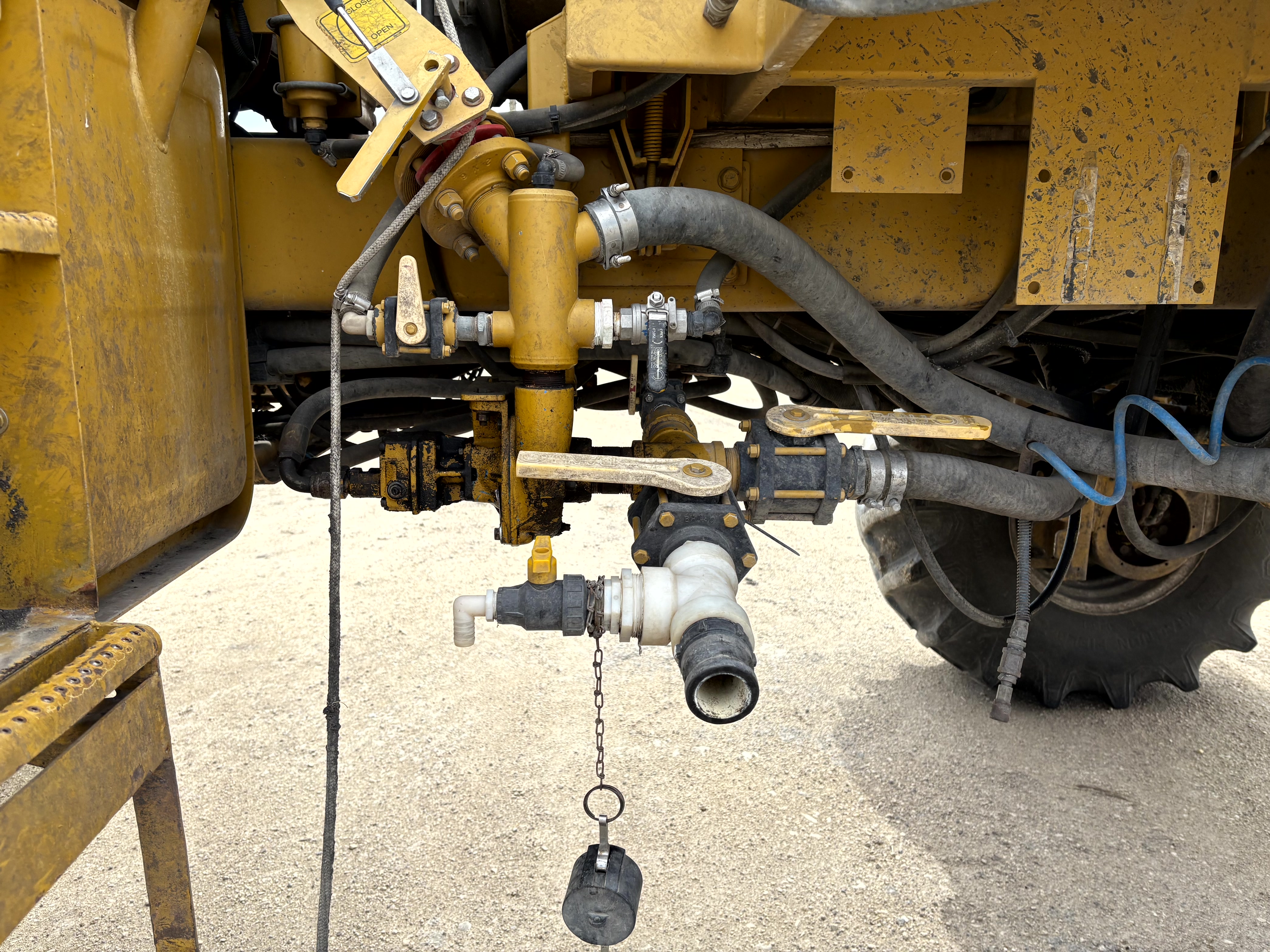 1998 RoGator 854 Sprayer/High Clearance