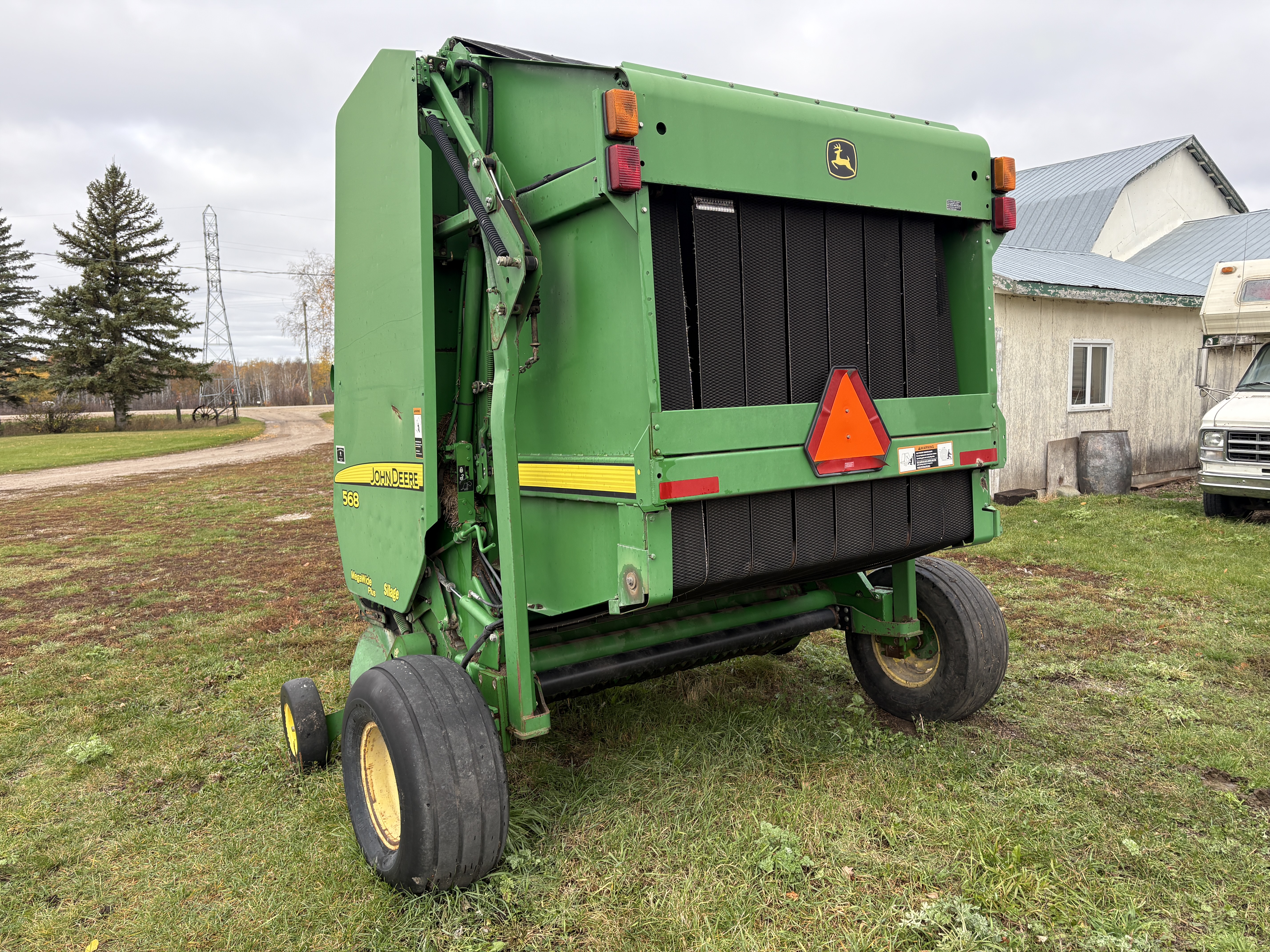 2009 John Deere 568 Baler/Round